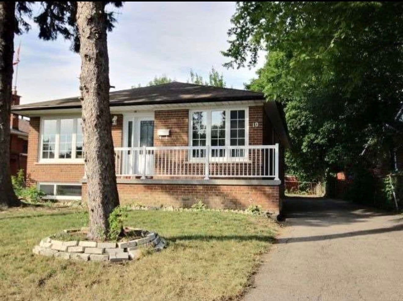 10 Sanford Crescent Bsmt 1, Brampton, ON L6X 2C3