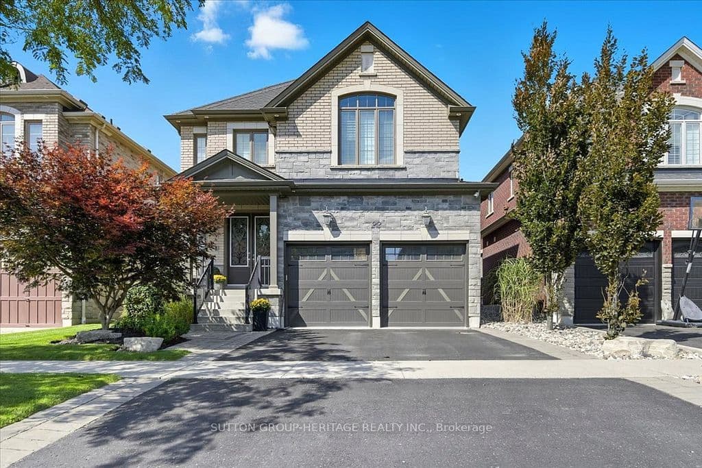 22 Glengowan Street, Whitby, ON L1R 0K9