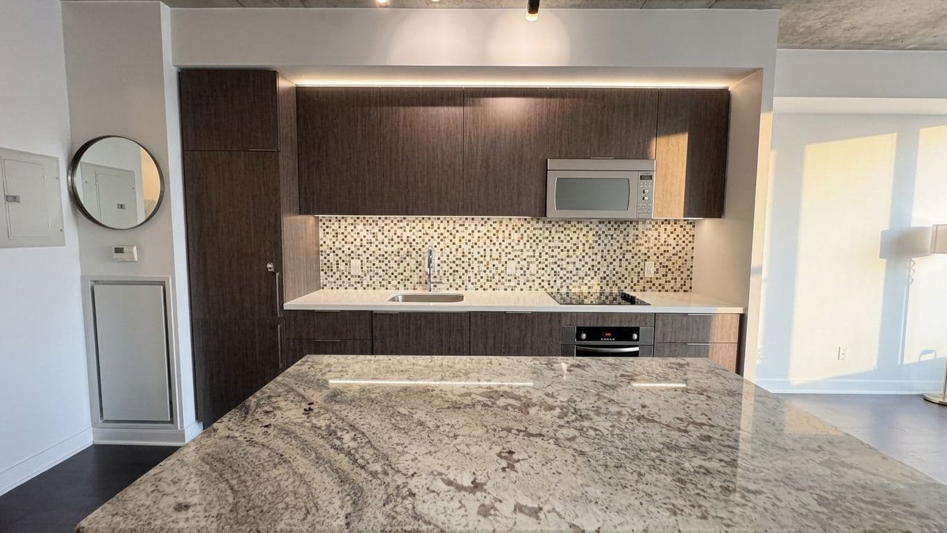 478 King Street W 406, Toronto C01, ON M5V 0A8