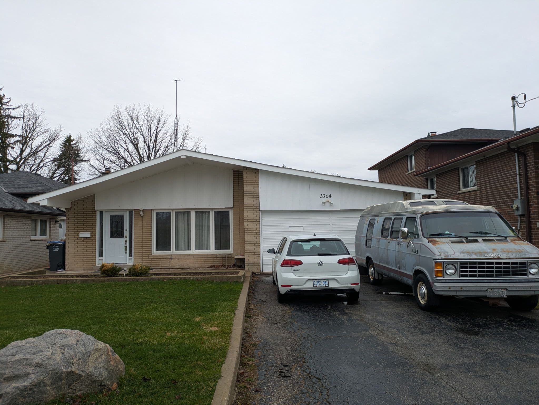 3364 Cedar Creek Drive, Mississauga, ON L4Y 2Y1