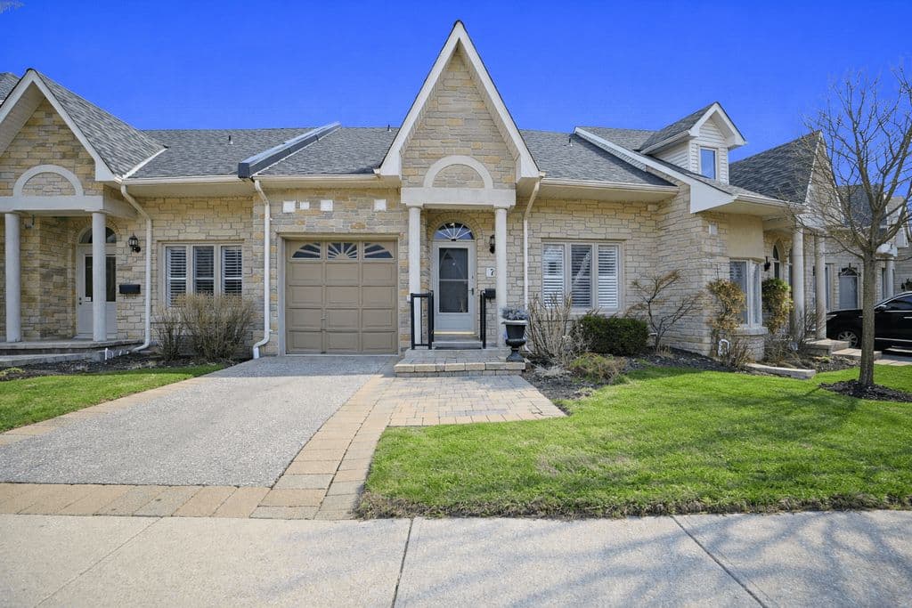 1010 Cristina Court 7, Mississauga, ON L5J 4T7