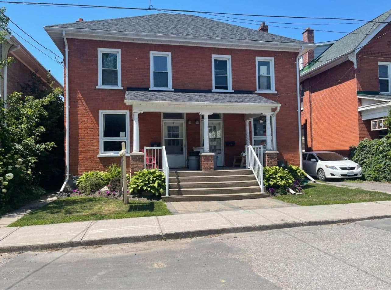 271 Thomas Street, Peterborough, ON K9J 5E7