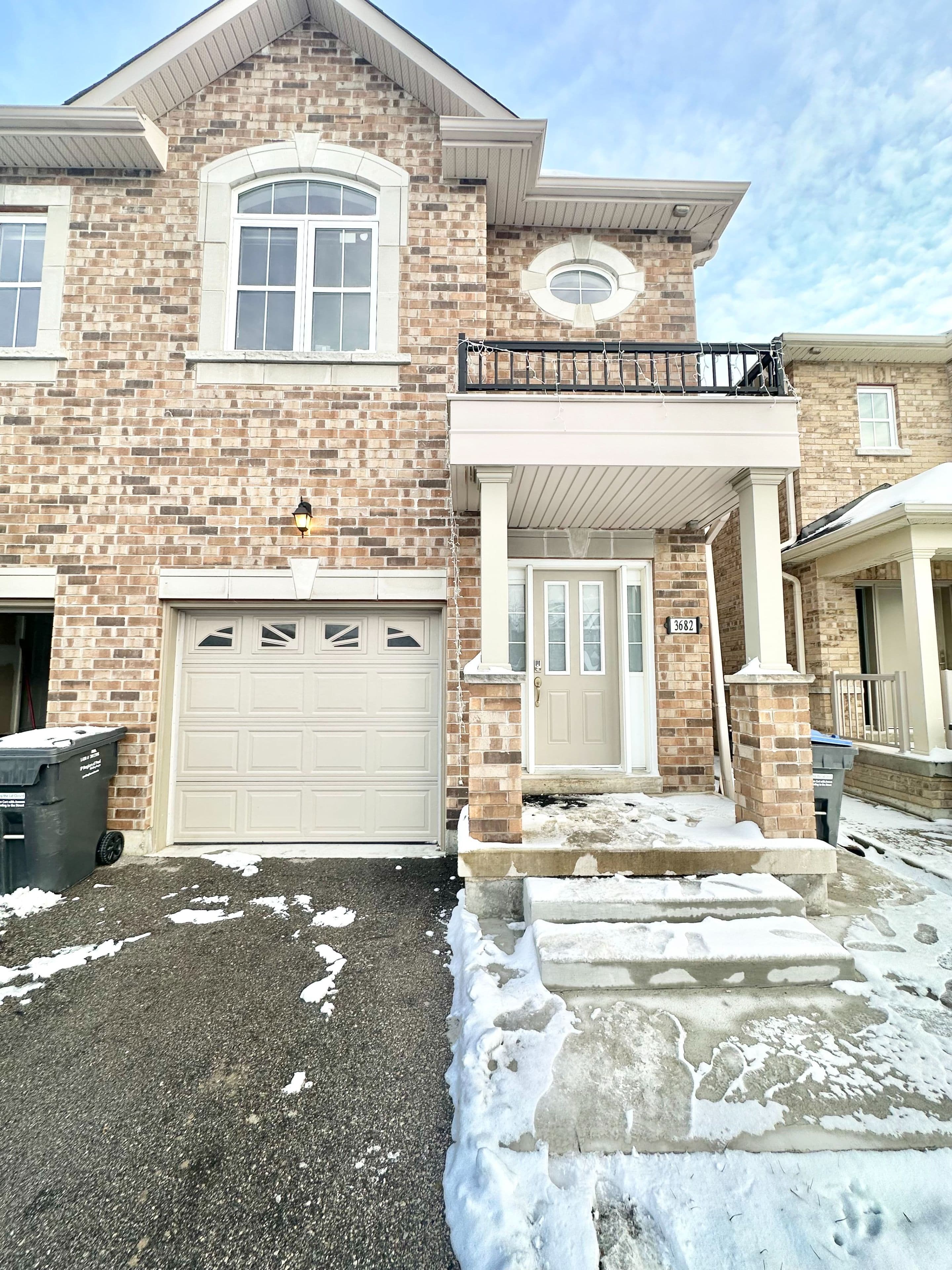 3682 Banff Court, Mississauga, ON L5N 7A2