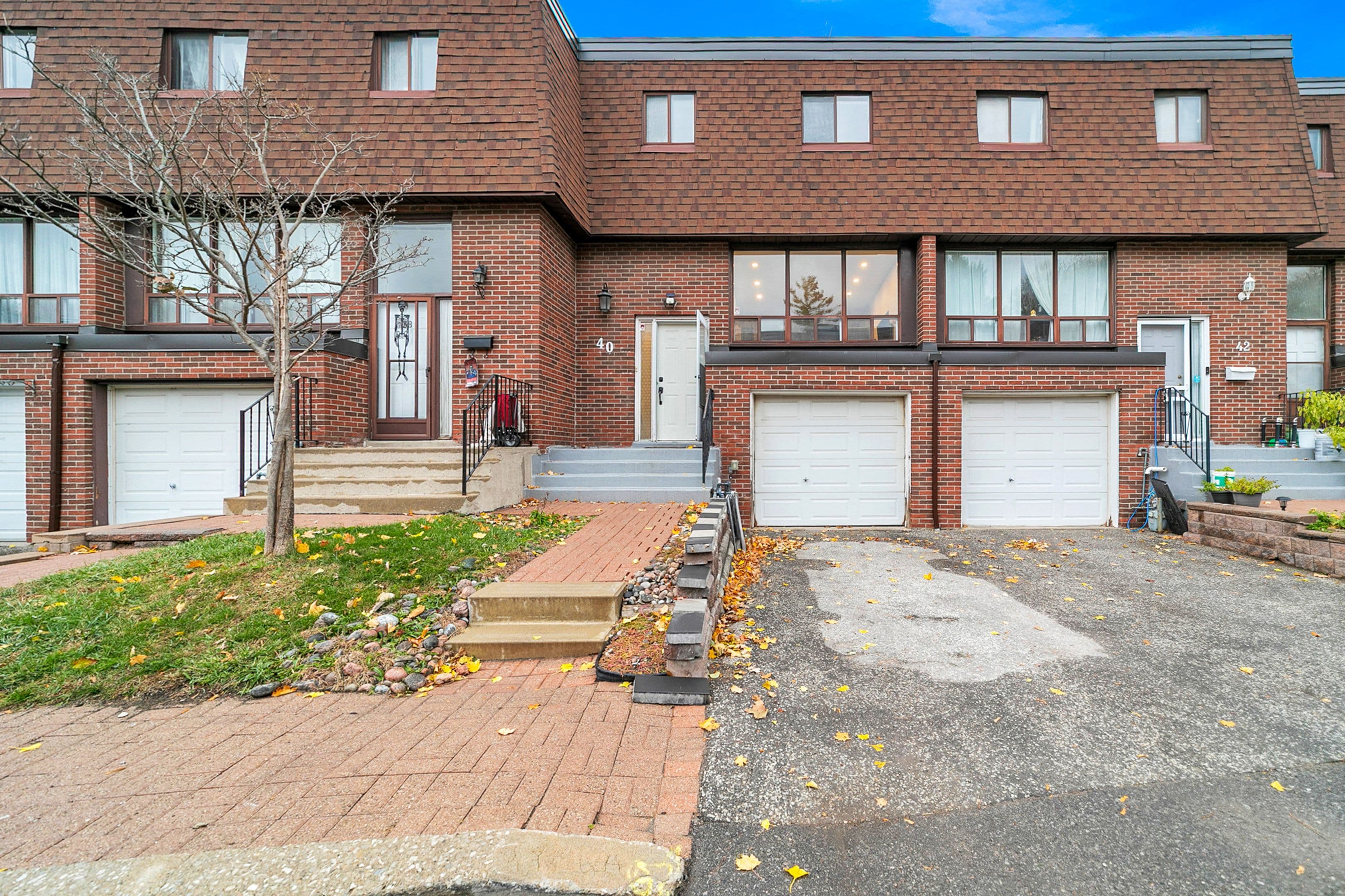 40 Stately Way, Markham, ON L3T 3Z8