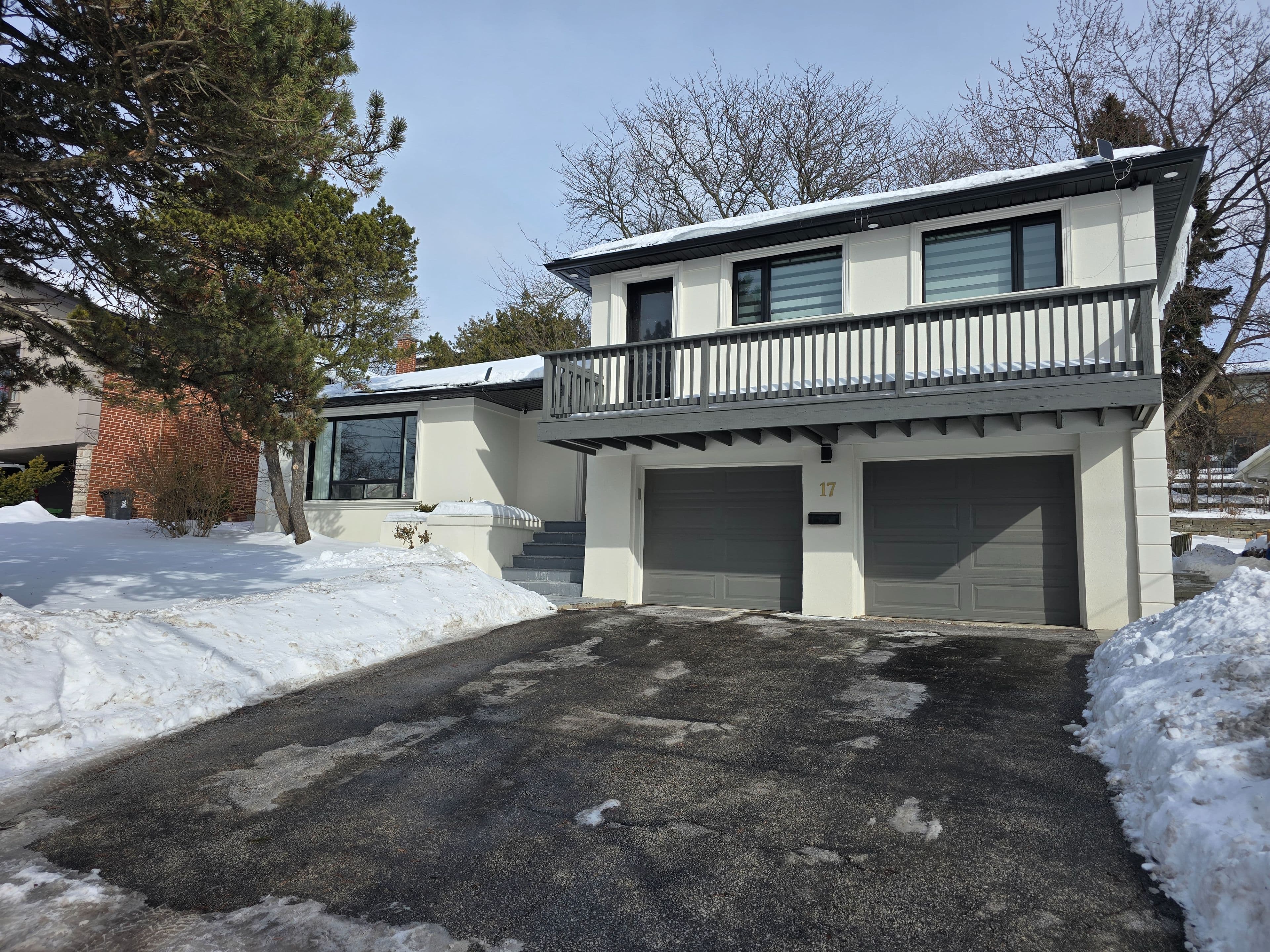 17 Olsen Drive Unit B, Toronto C13, ON M3A 3J1