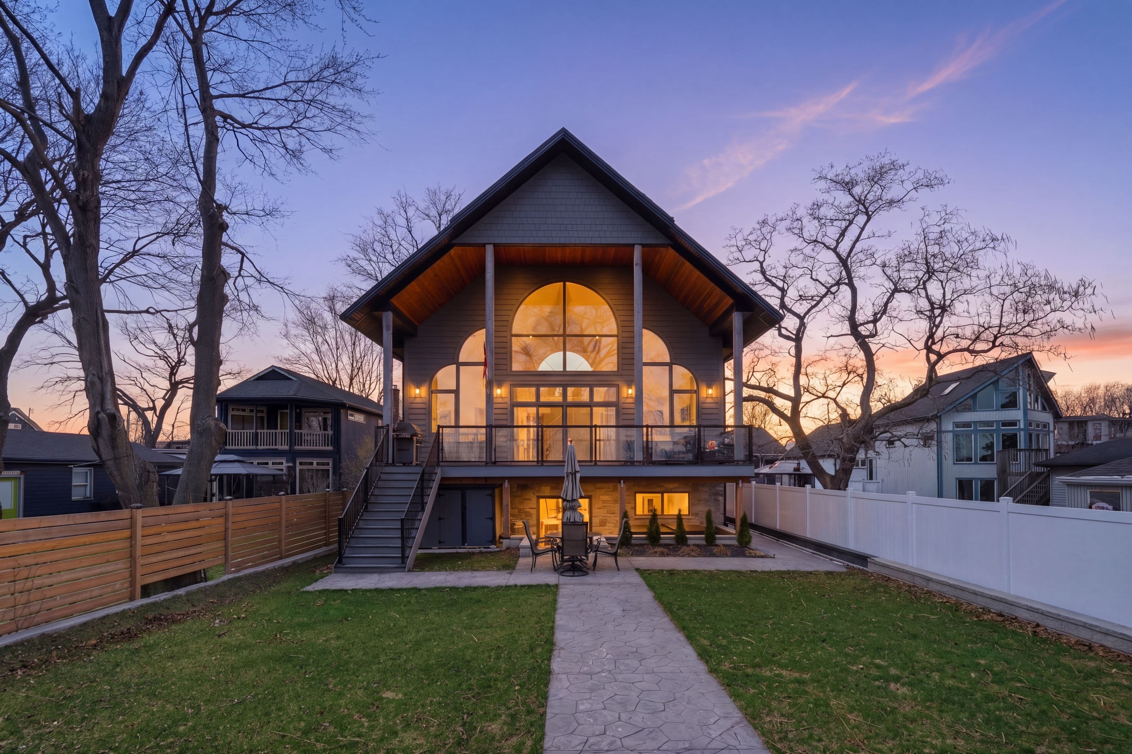 207 BEACH Boulevard, Hamilton, ON L8H 6V8