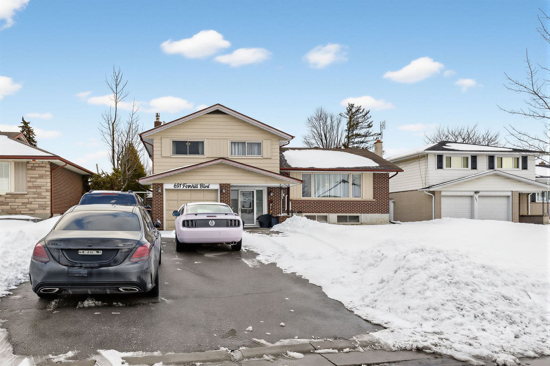 691 Fernhill Boulevard, Oshawa, ON L1J 5K2