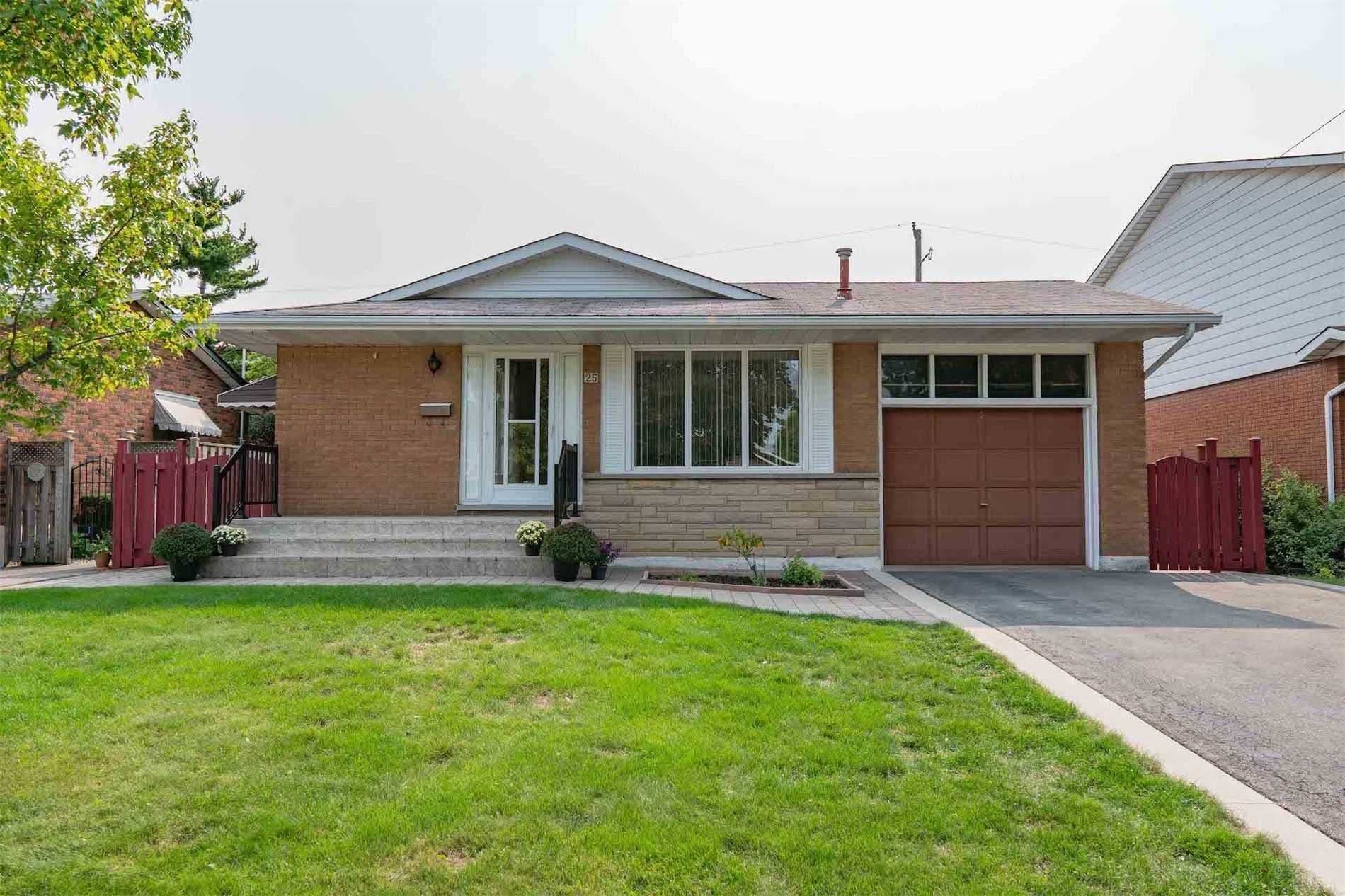 25 Darlington Drive, Hamilton, ON L9C 2L8