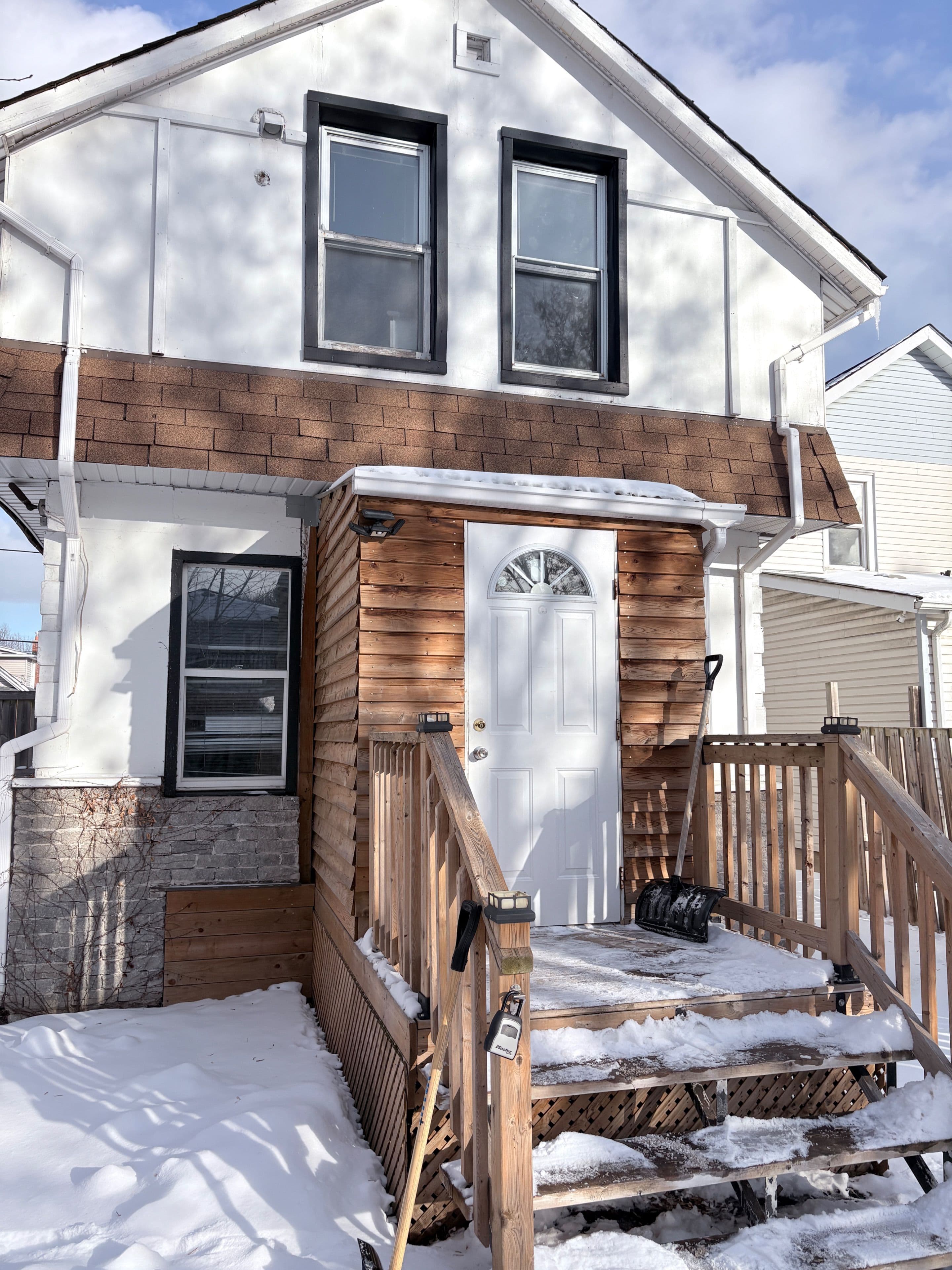 94 Park Road S Main Level, Oshawa, ON L1J 4G9