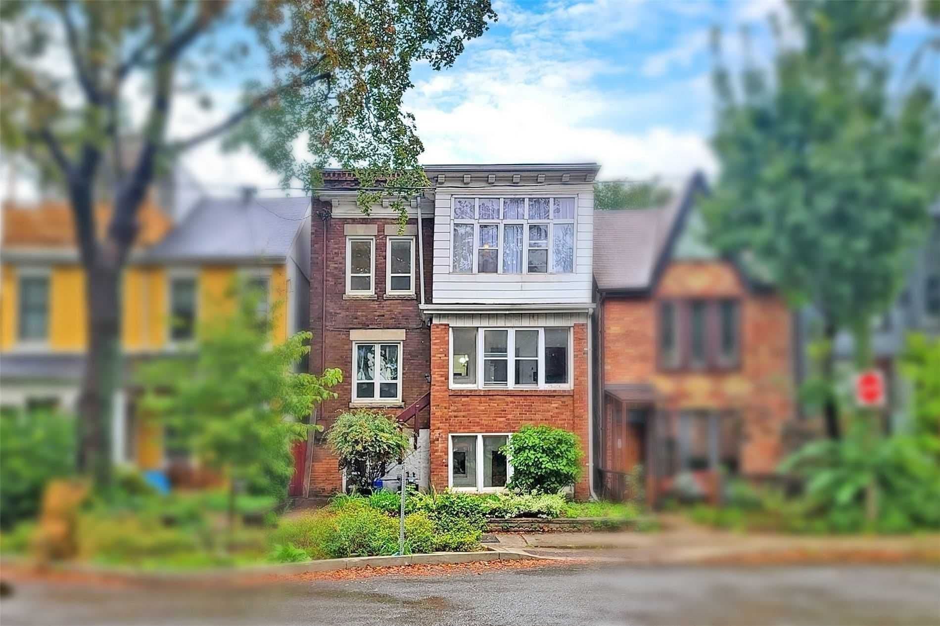 233 BORDEN Street, Toronto C01, ON M5S 2N5