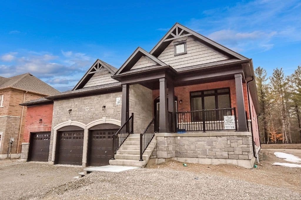 10 Cottonwood Street, Springwater, ON L0L 1Y2