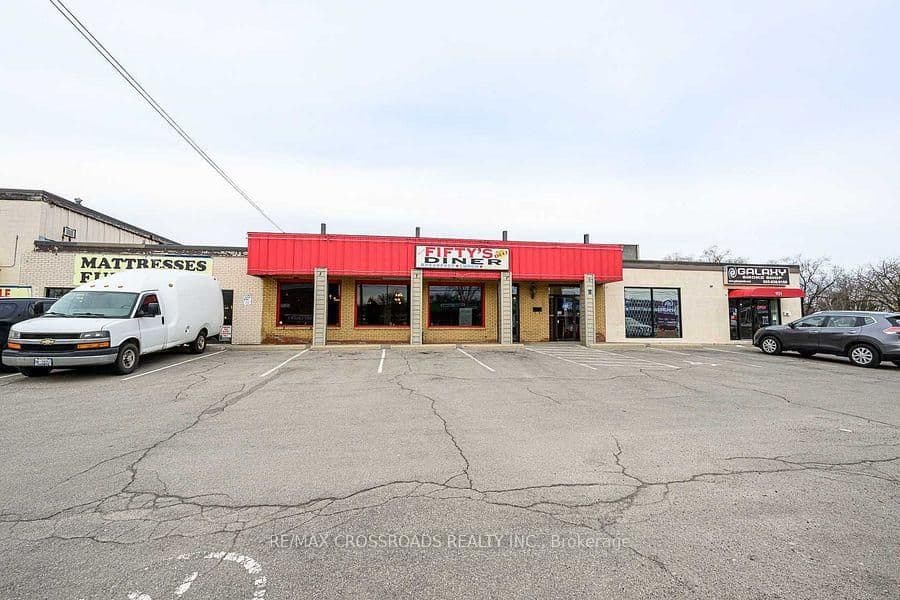 931 Queenston Road, Hamilton, ON L8G 1B8