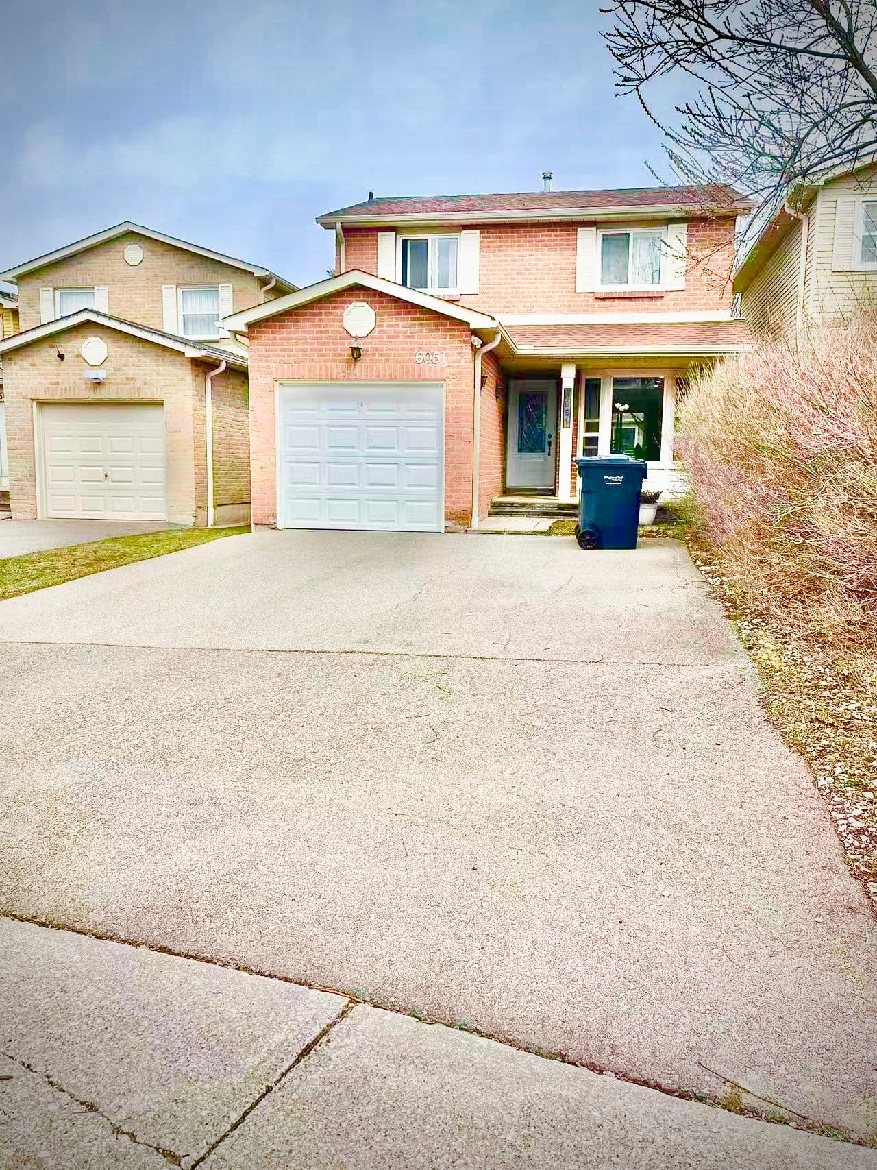 6051 Fullerton Crescent, Mississauga, ON L5N 3A3