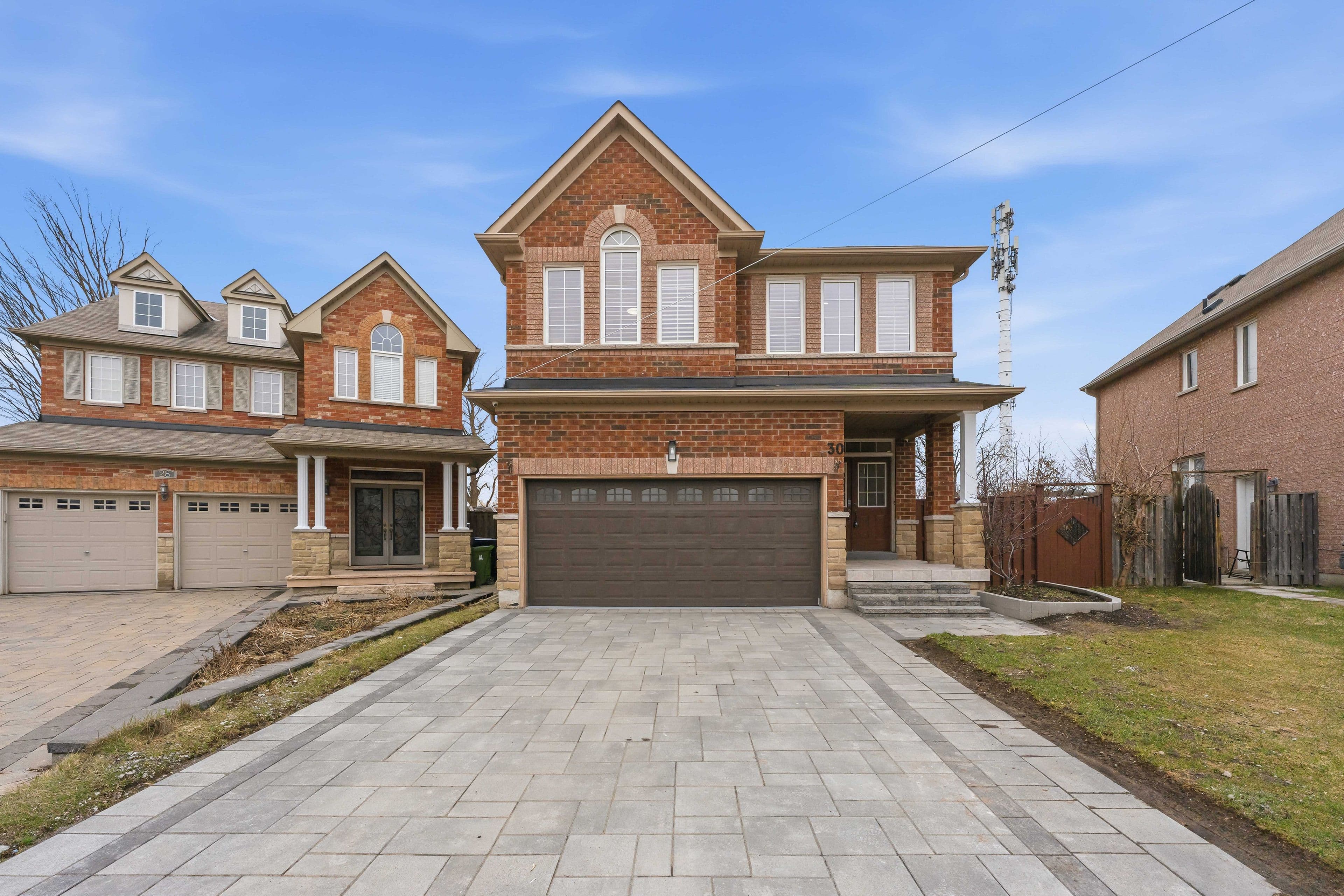 30 Glacier Crescent, Toronto E11, ON M1X 2A8