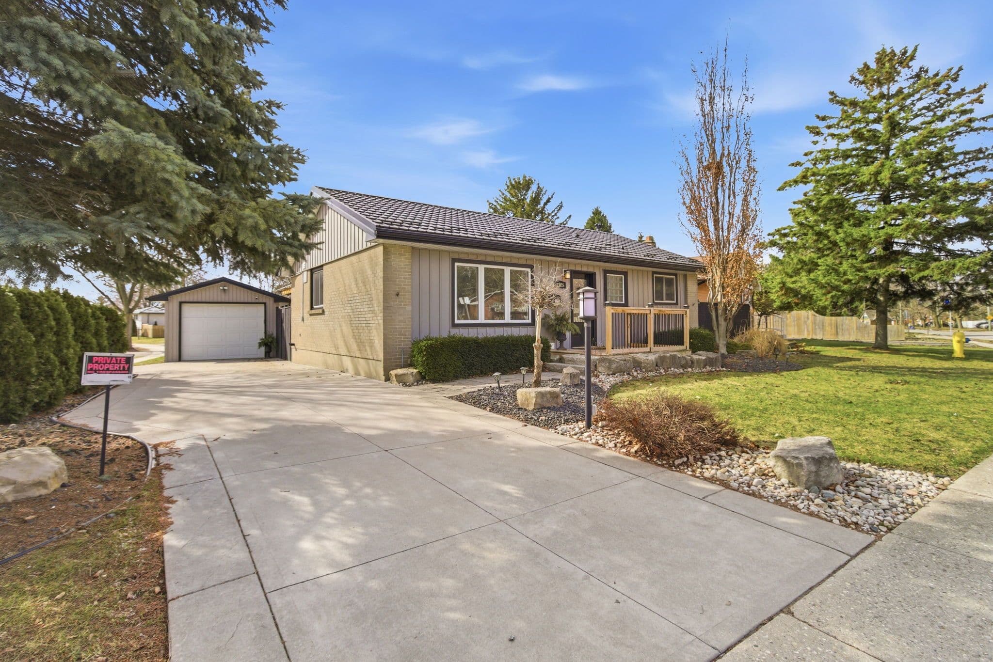 1975 Royal Crescent, London East, ON N5V 1N6