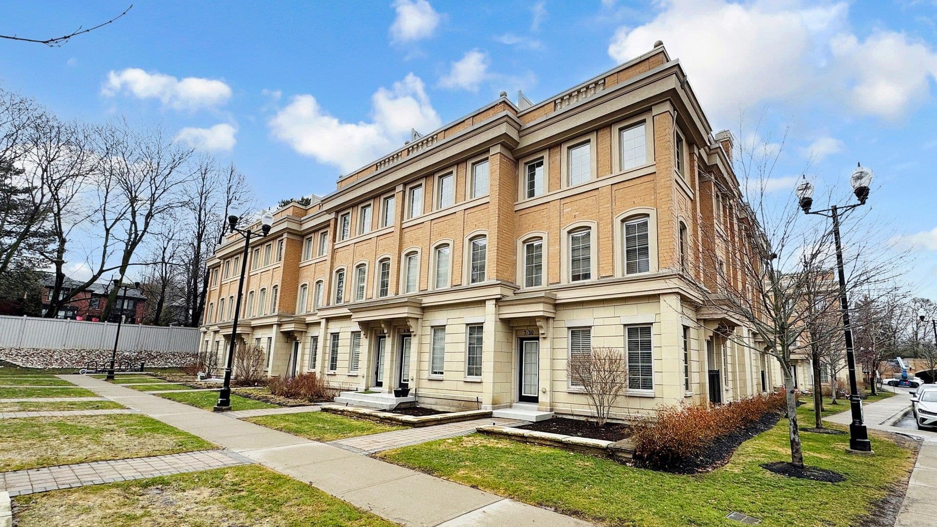 30 Hargrave Lane 5, Toronto C12, ON M4N 0A4