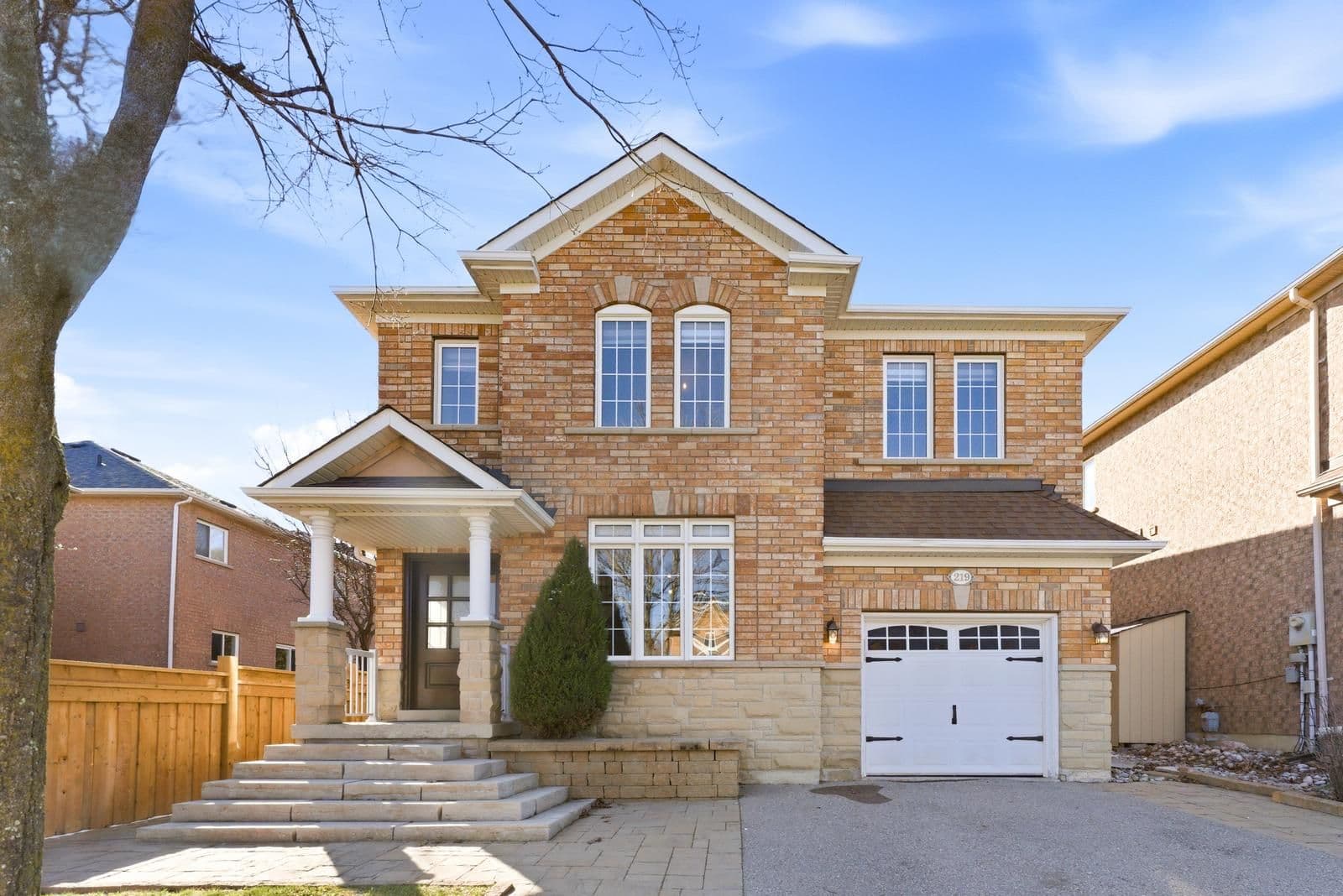 219 Regency View Heights, Vaughan, ON L6A 3V3