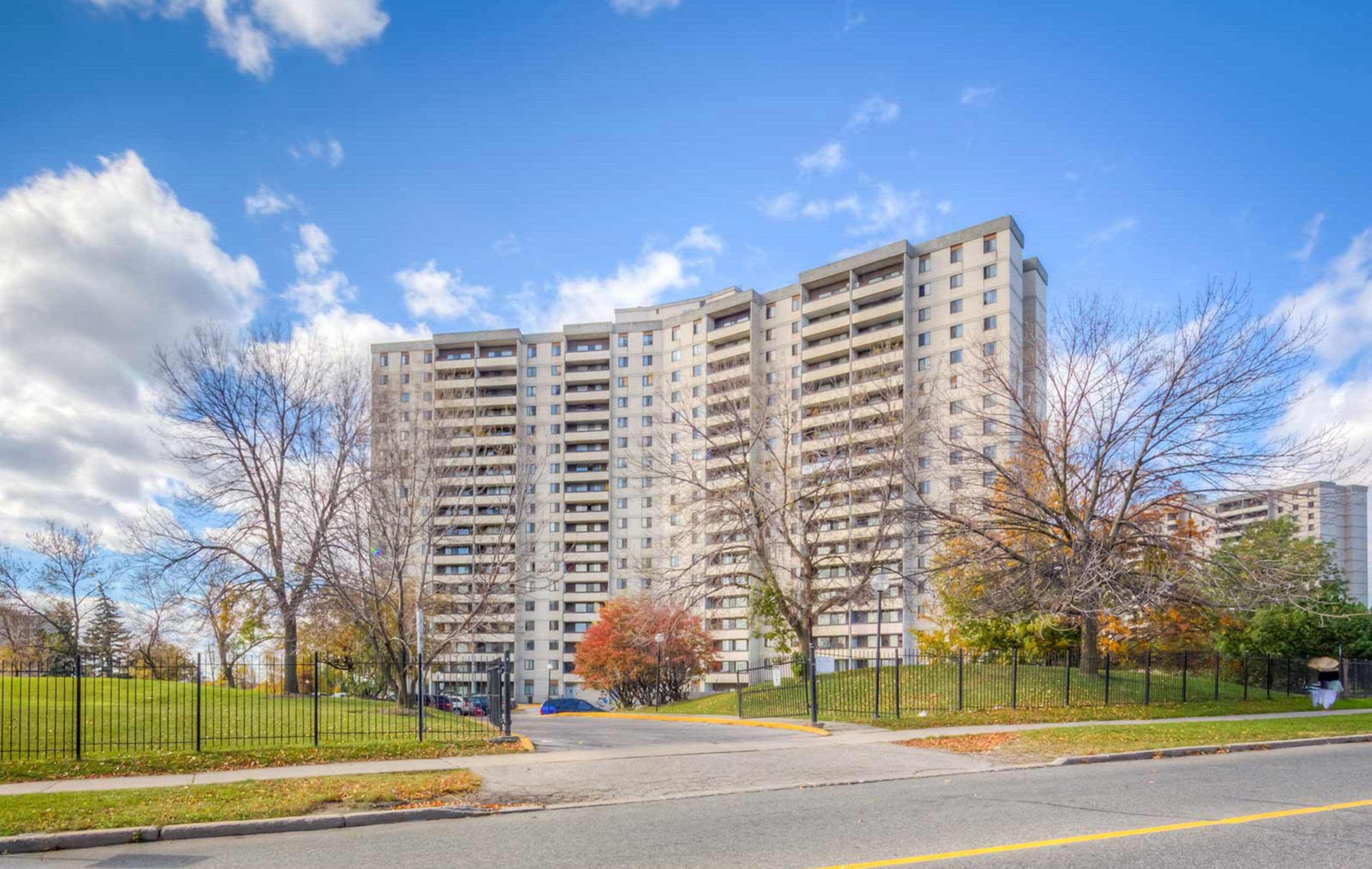 5 San Romano Way 1510, Toronto W05, ON M3N 2Y4