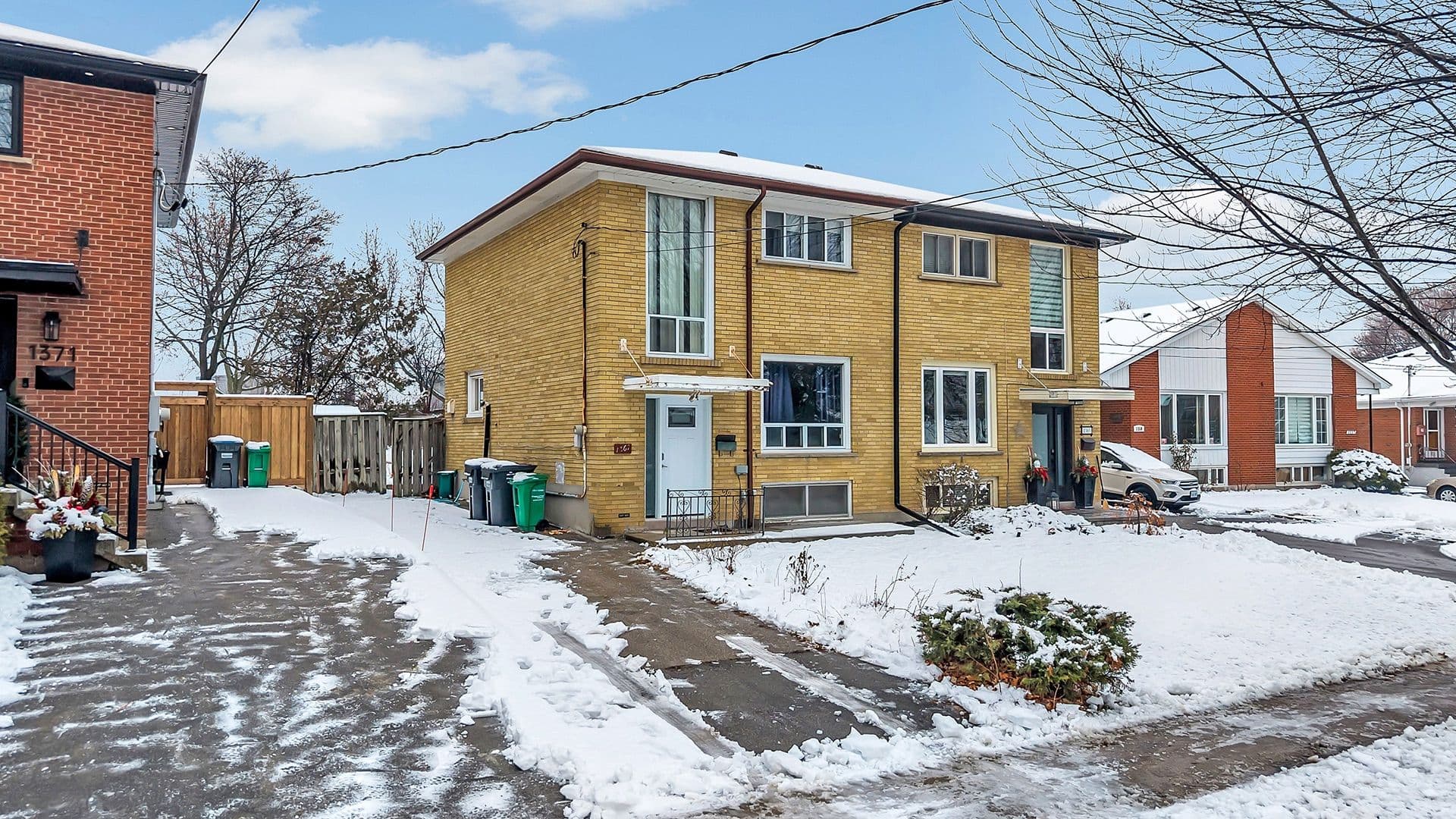 1367 Freeport Drive, Mississauga, ON L5C 1S5