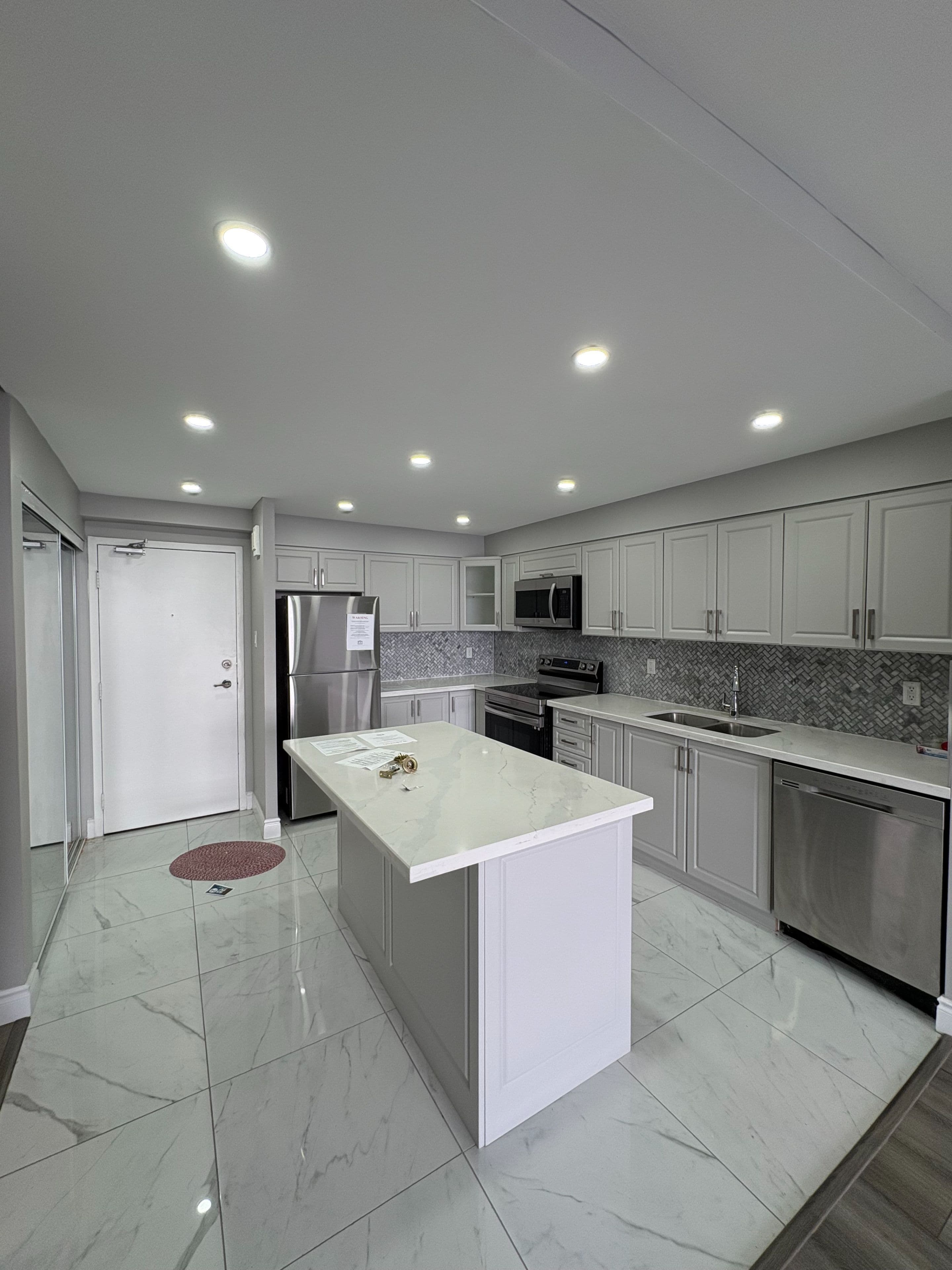 40 Panorama Court 910, Toronto W10, ON M9V 4M1