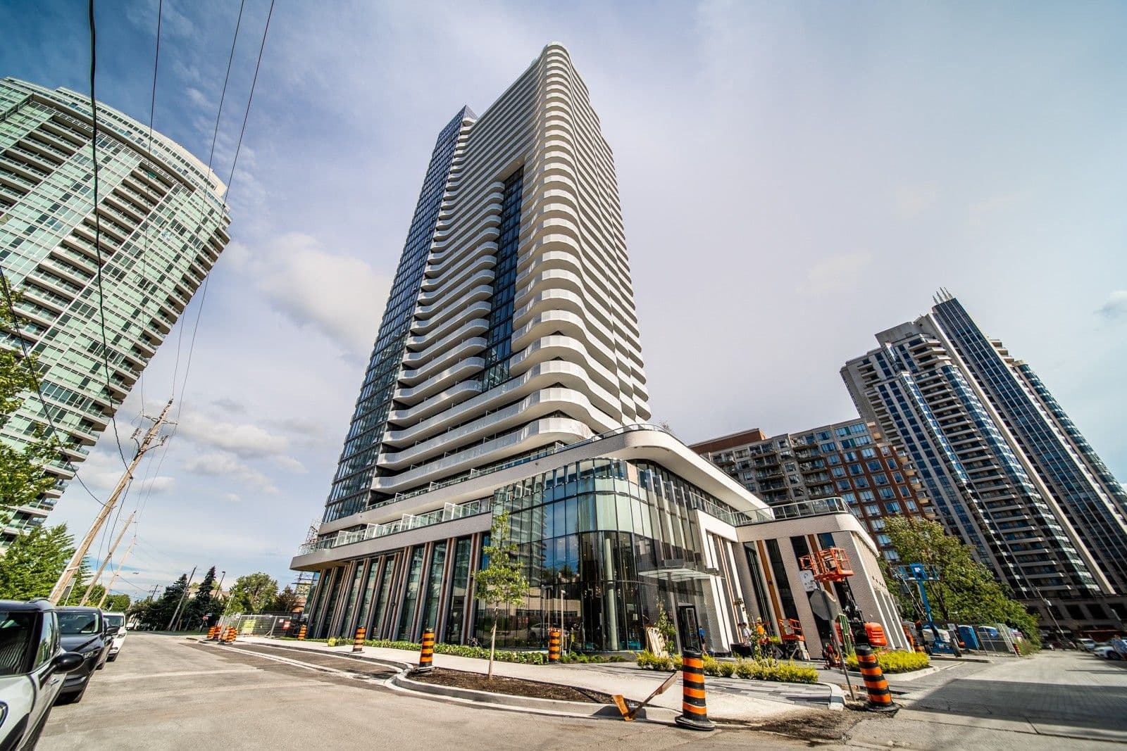 15 Holmes Avenue 912, Toronto C14, ON M2N 0L4