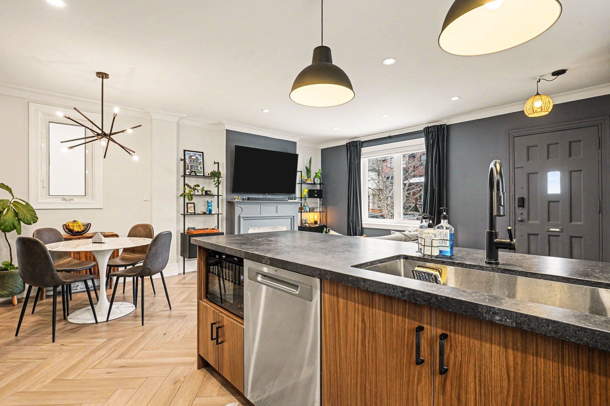 10 Marquis Avenue, Toronto W08, ON M8X 1V4