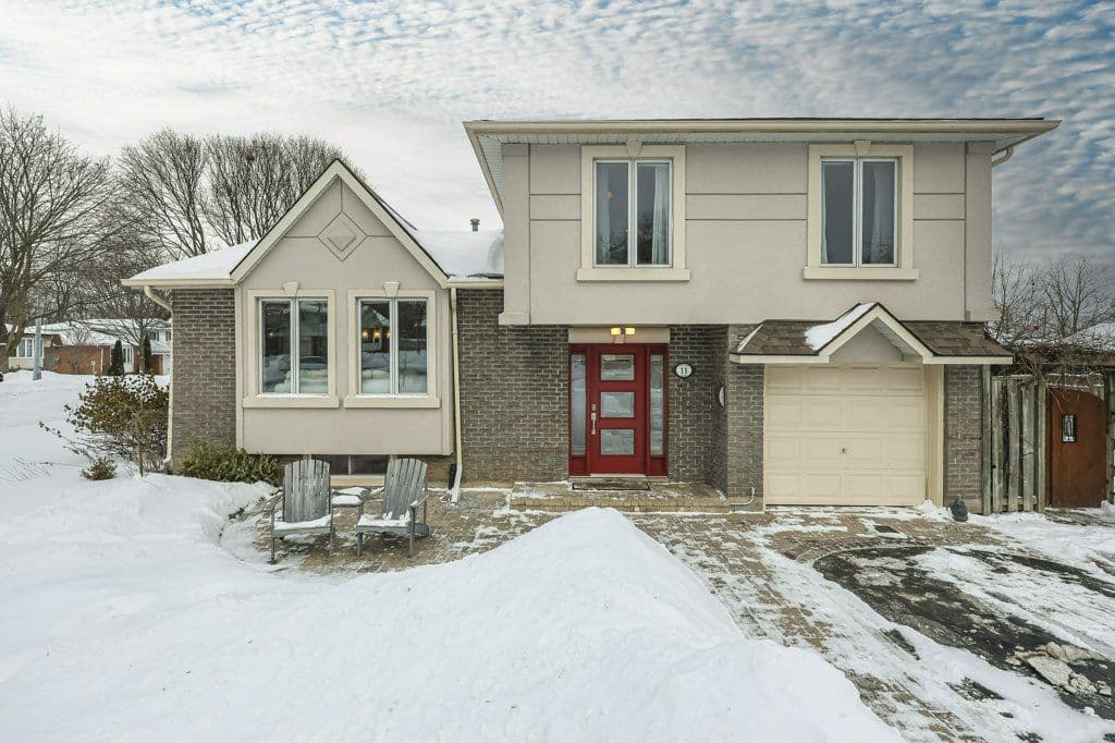 11 Lorraine Court, Clarington, ON L1C 3L5