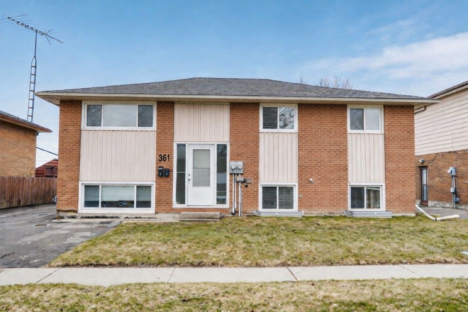 361 Dwight Avenue, Oshawa, ON L1J 1K8