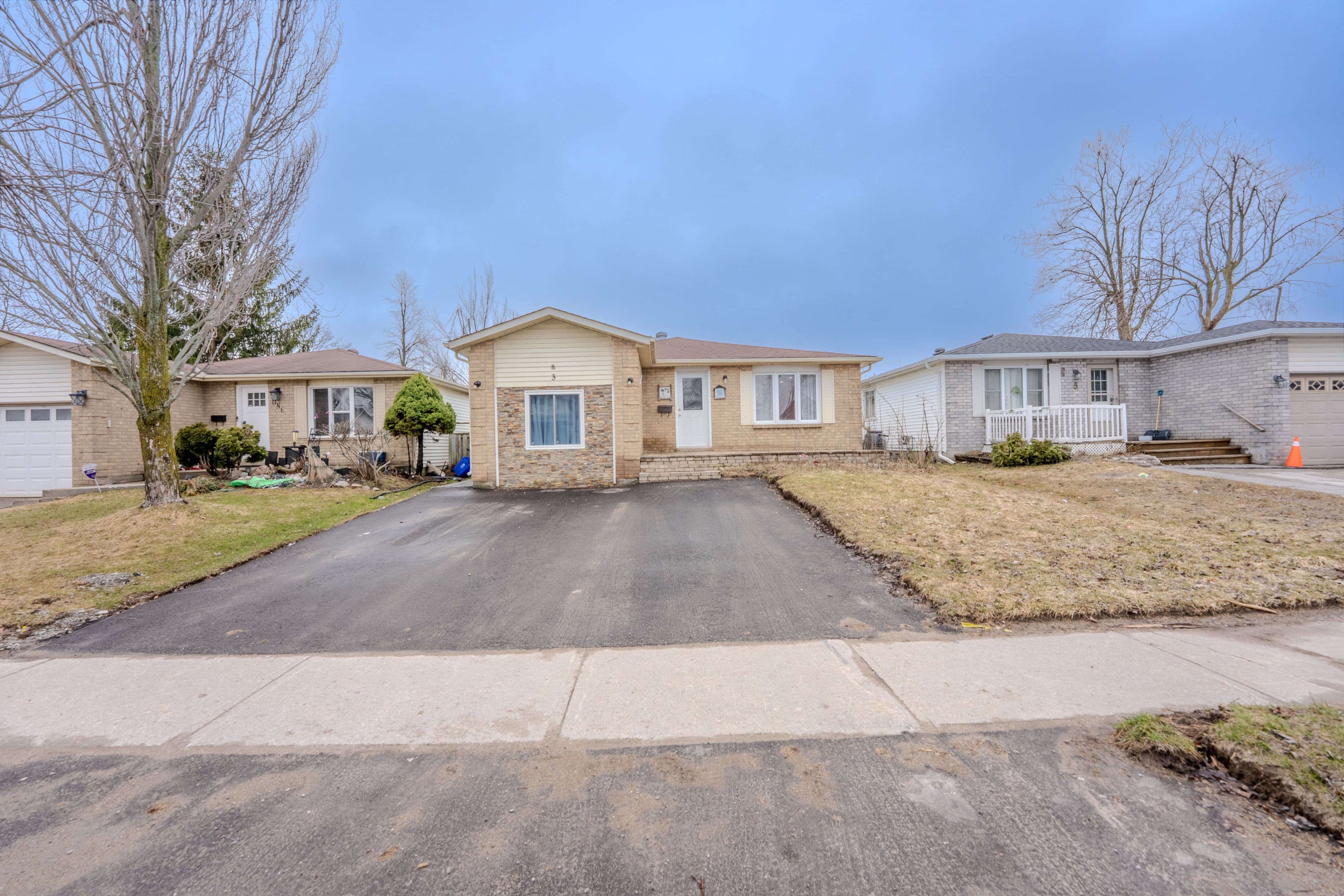 3 Hickling Trail, Barrie, ON L4M 5V7