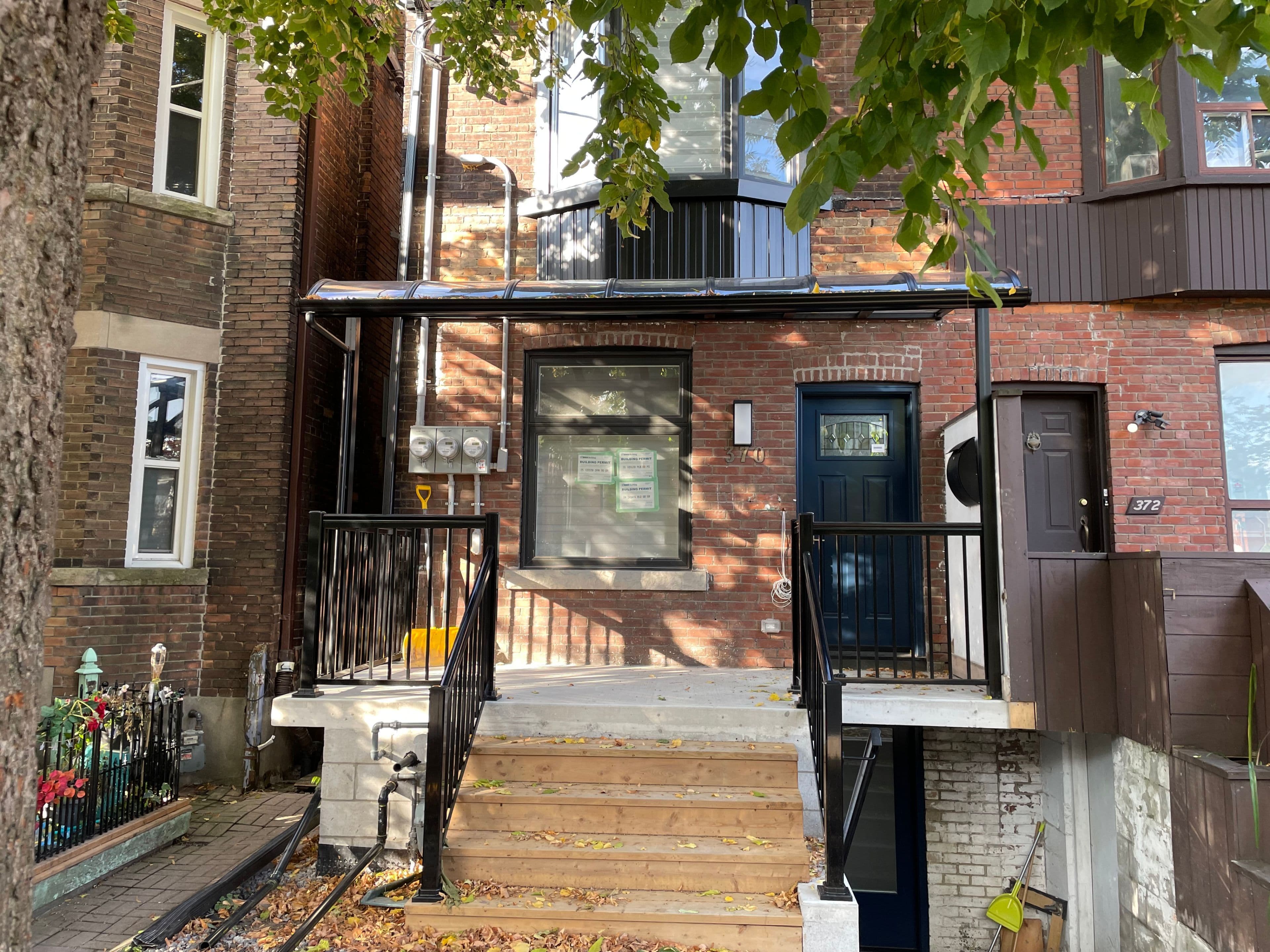 370 Lippincott Street Unit2, Toronto C01, ON M5S 2P7