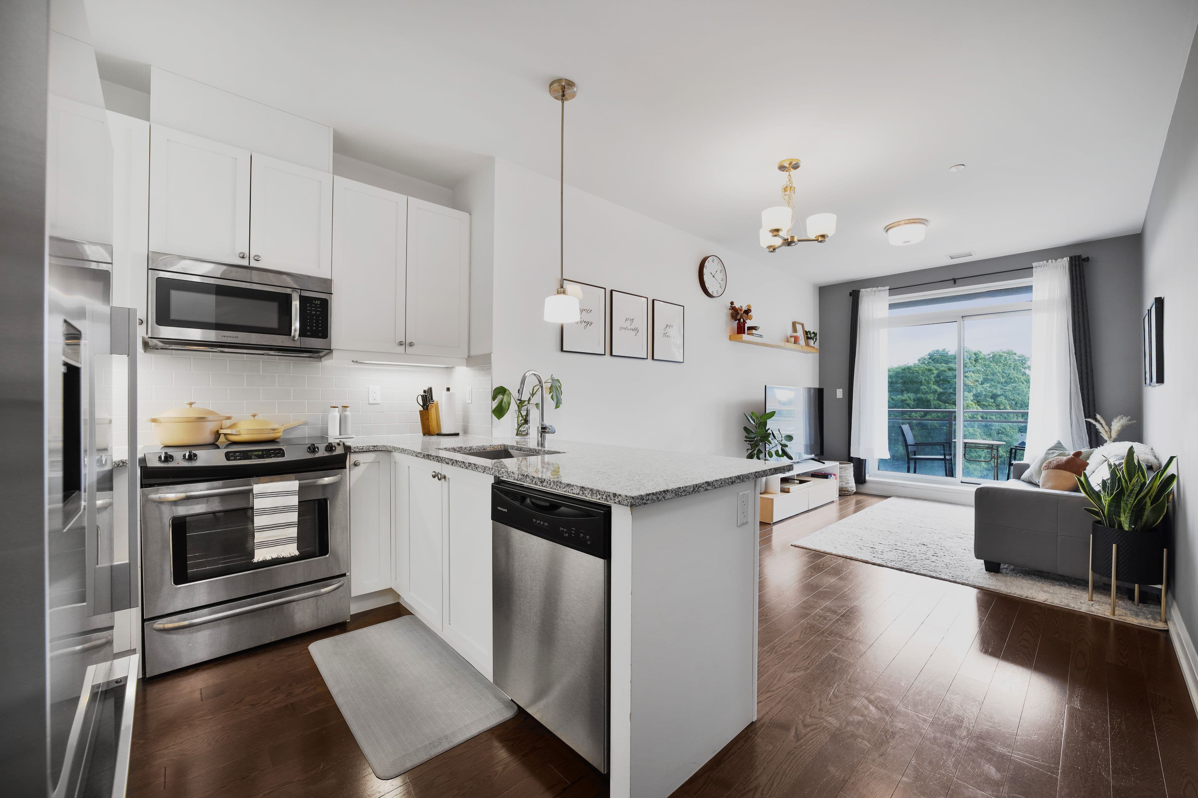 15277 Yonge Street 602A, Aurora, ON L4G 1N6