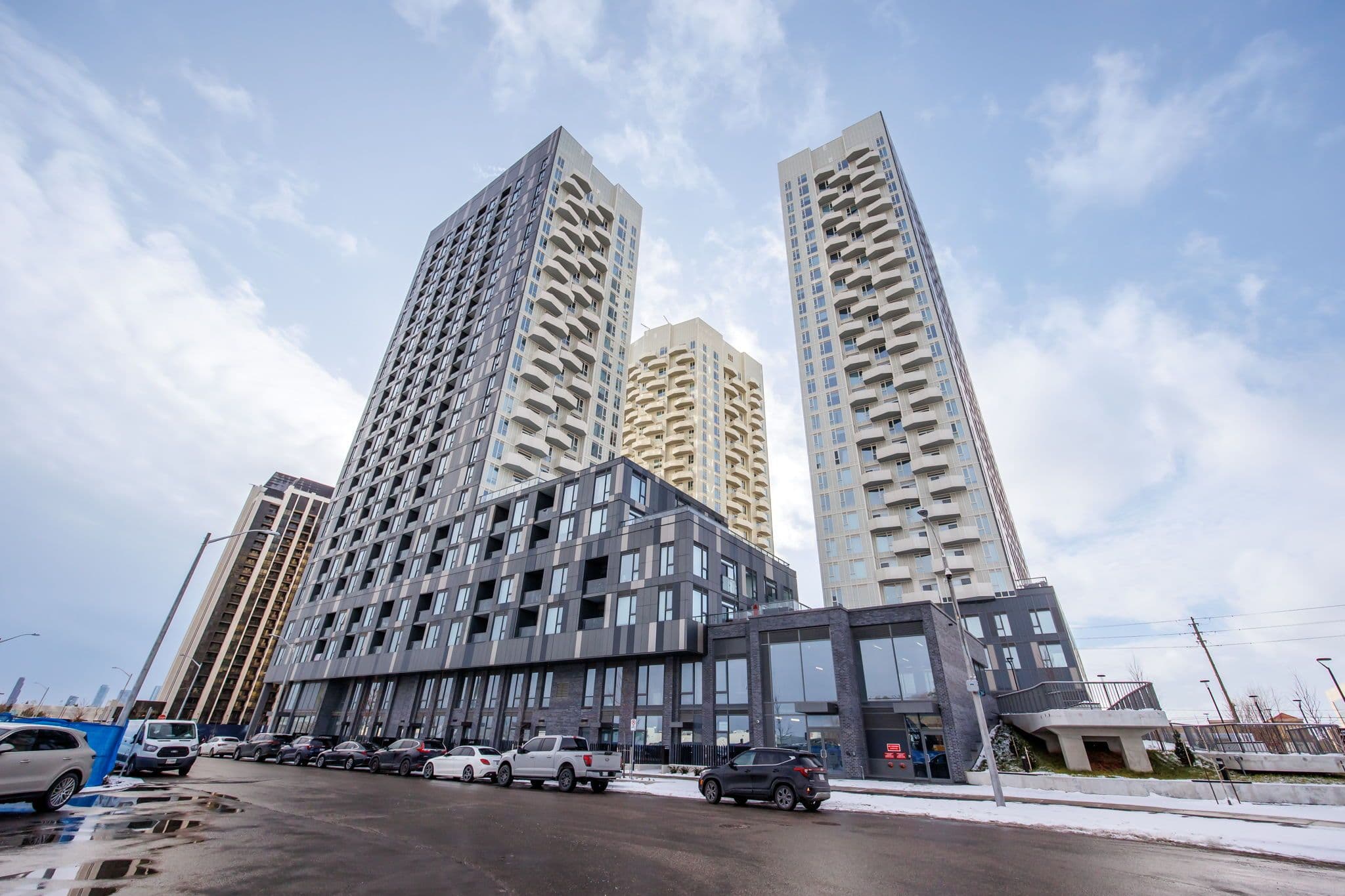 498 Caldari Road 1426, Vaughan, ON L4K 0R6