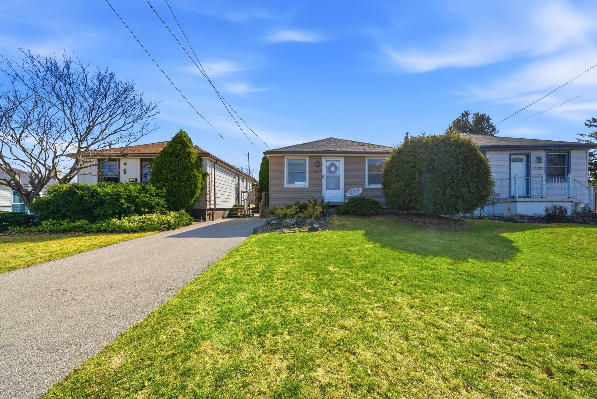752 Ninth Avenue, Hamilton, ON L8T 2A6