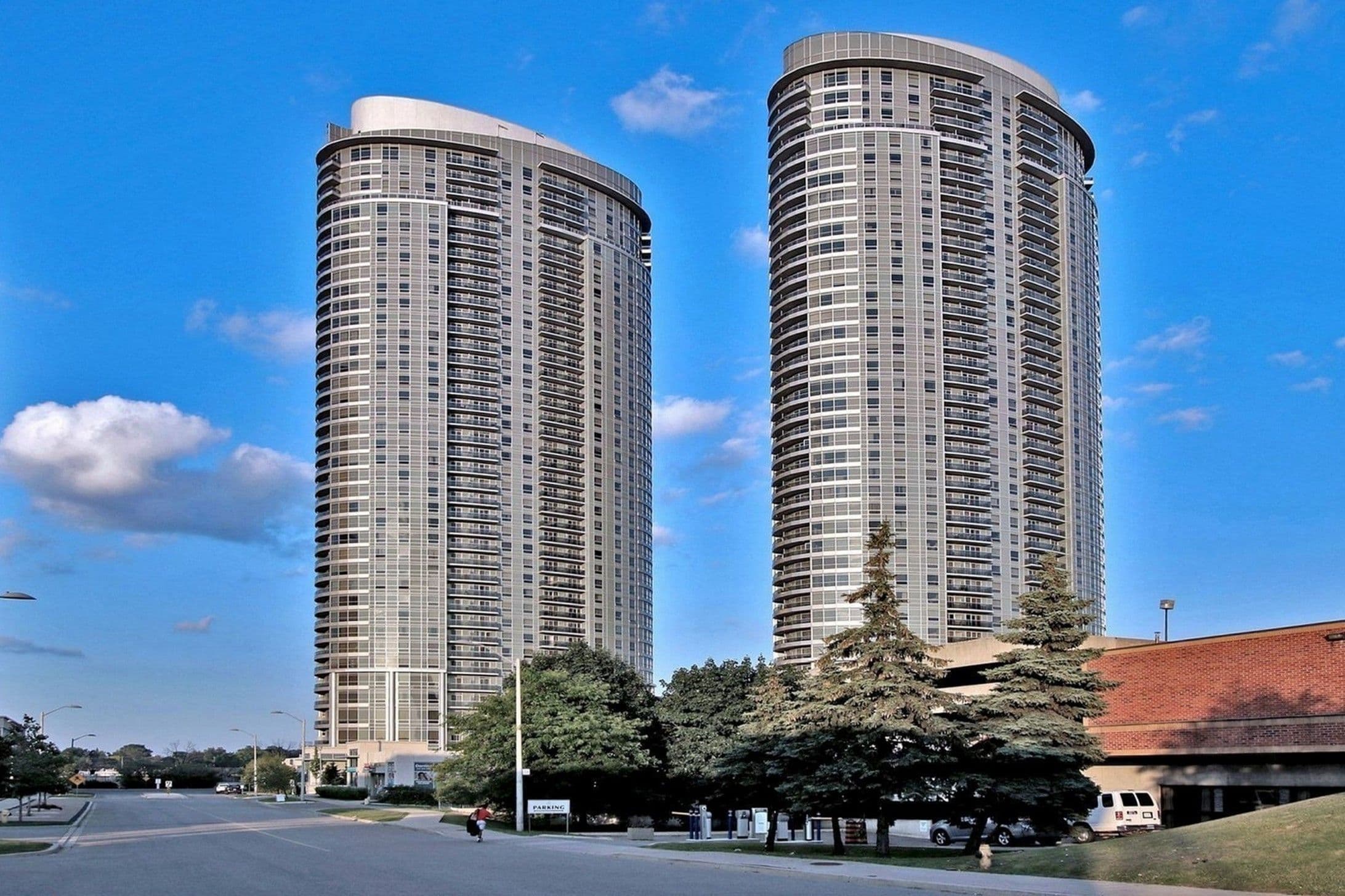 125 Village Green Square 1607, Toronto E07, ON M1S 0G3