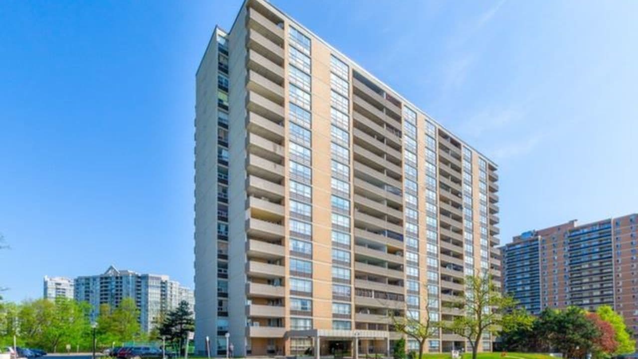 40 Panorama Court E 1011, Toronto W10, ON M9V 4M1