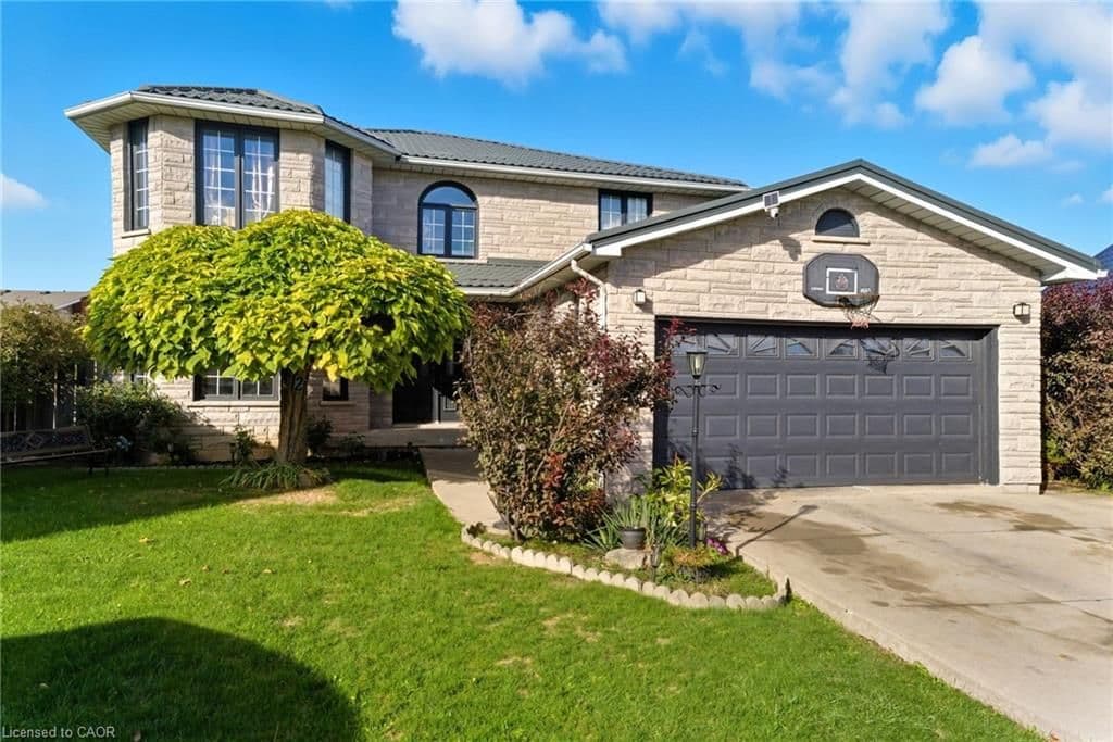 2 MORNINGSTAR Court, Hamilton, ON L8W 3E1