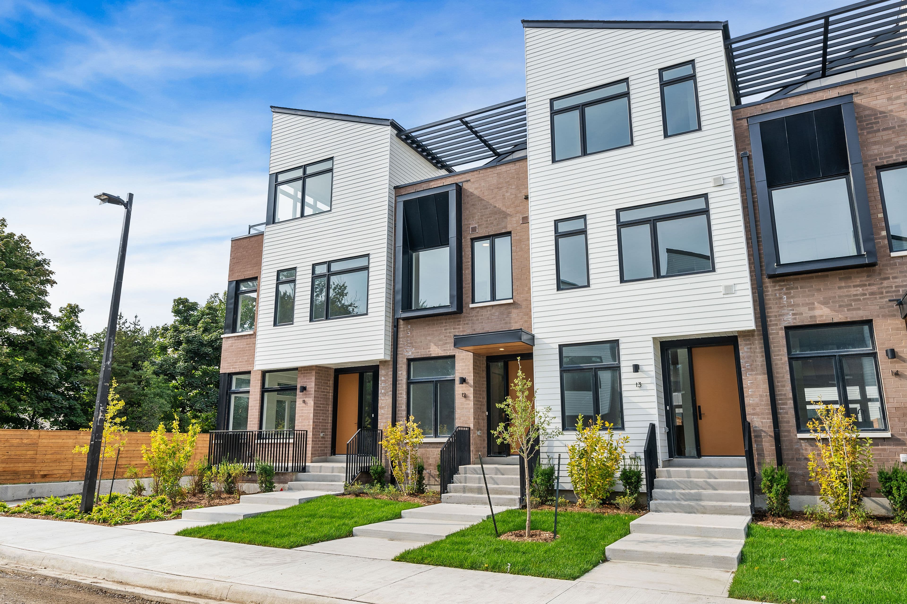 20 Lou Parsons Way 12, Mississauga, ON L5H 0B2