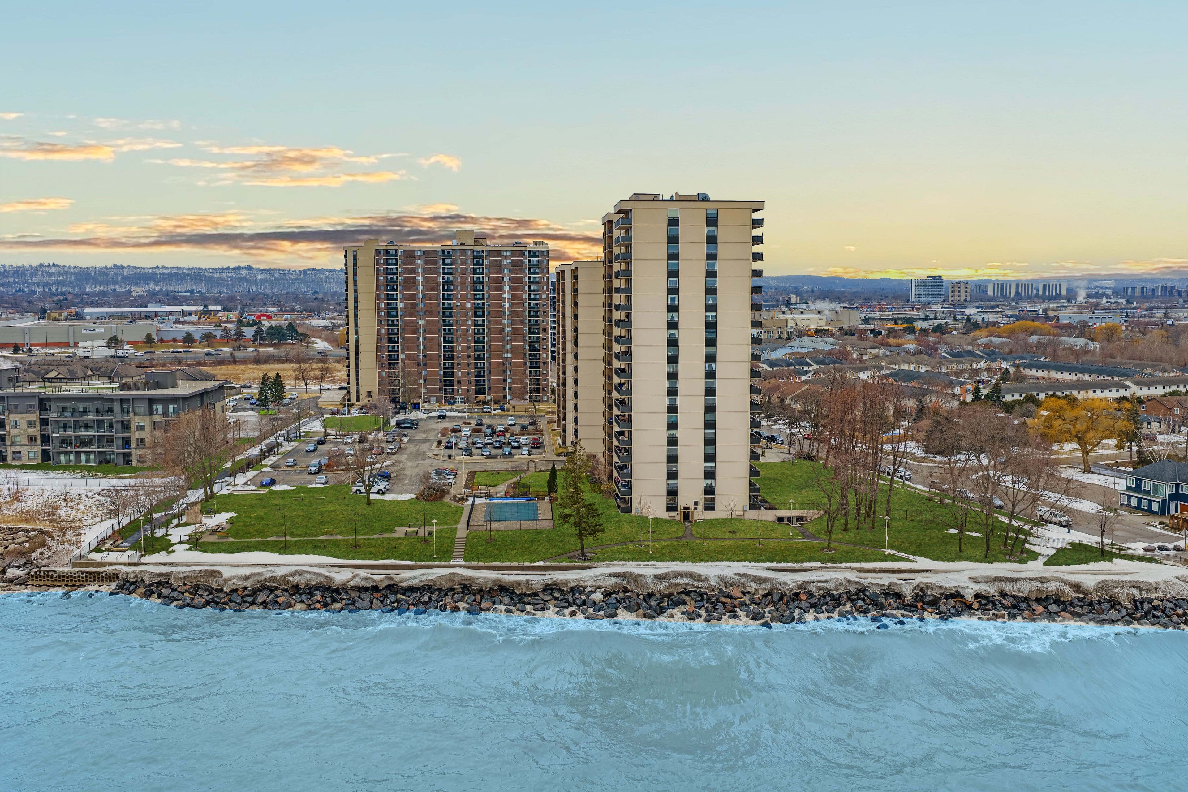 500 Green Road 1406, Hamilton, ON L8E 3M6