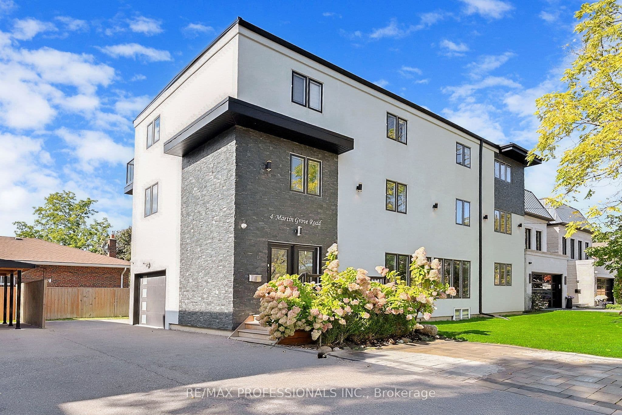 4 Martin Grove Road, Toronto W08, ON M9B 4J9