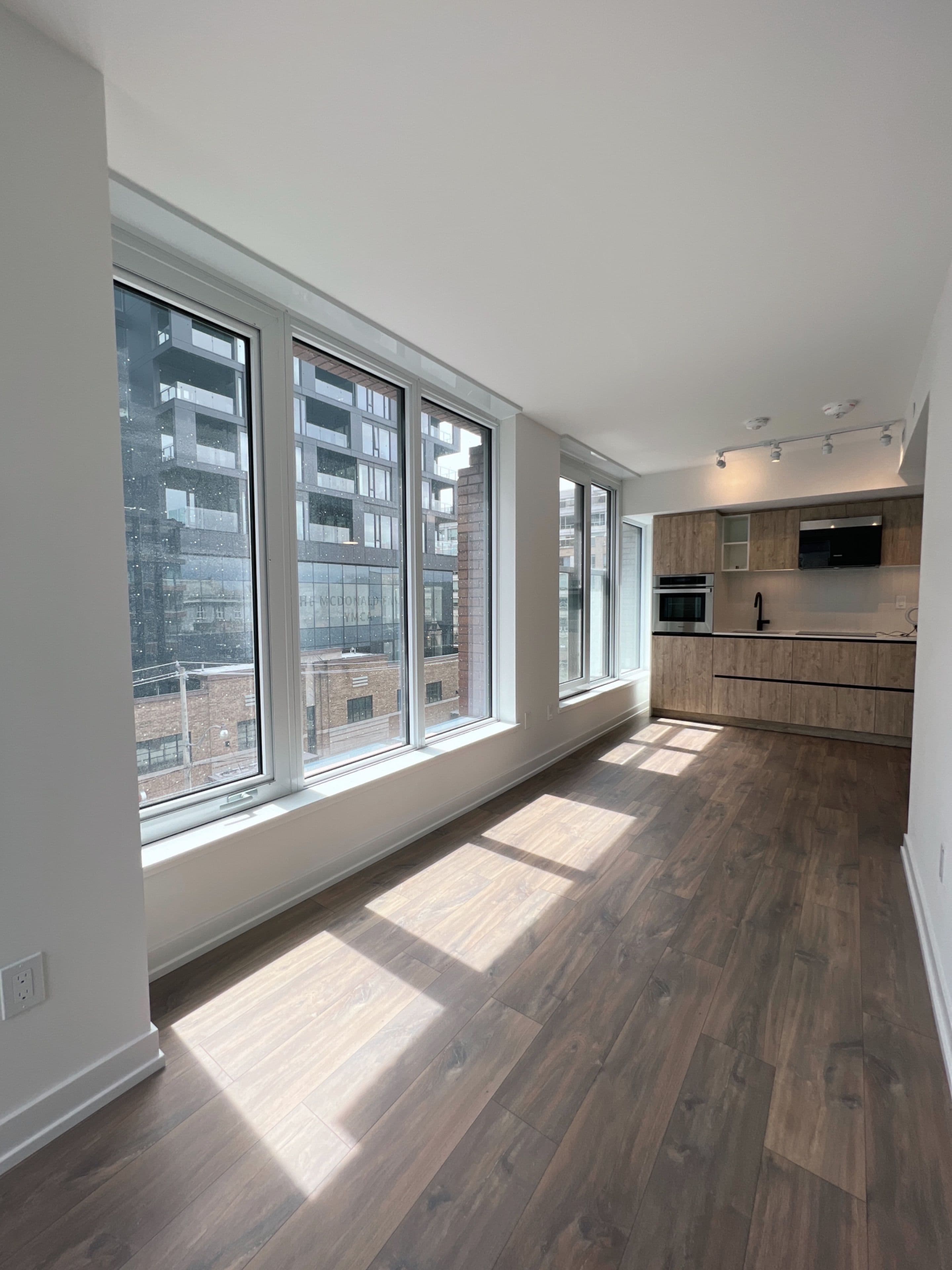 2 Augusta Avenue 405, Toronto C01, ON M5V 0T3