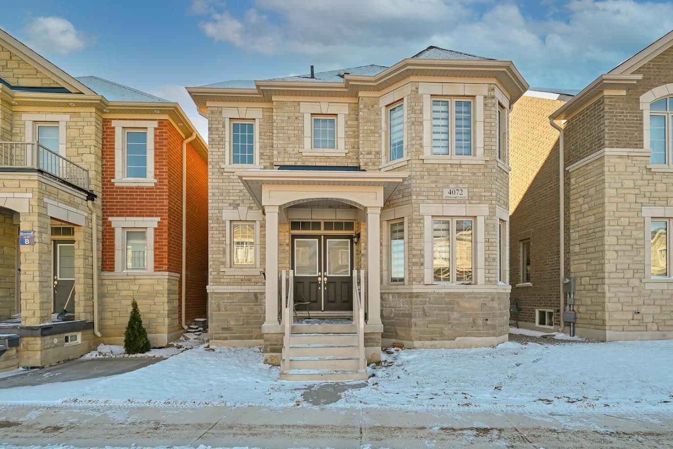 4072 Hillsborough Crescent, Oakville, ON L6H 3P8