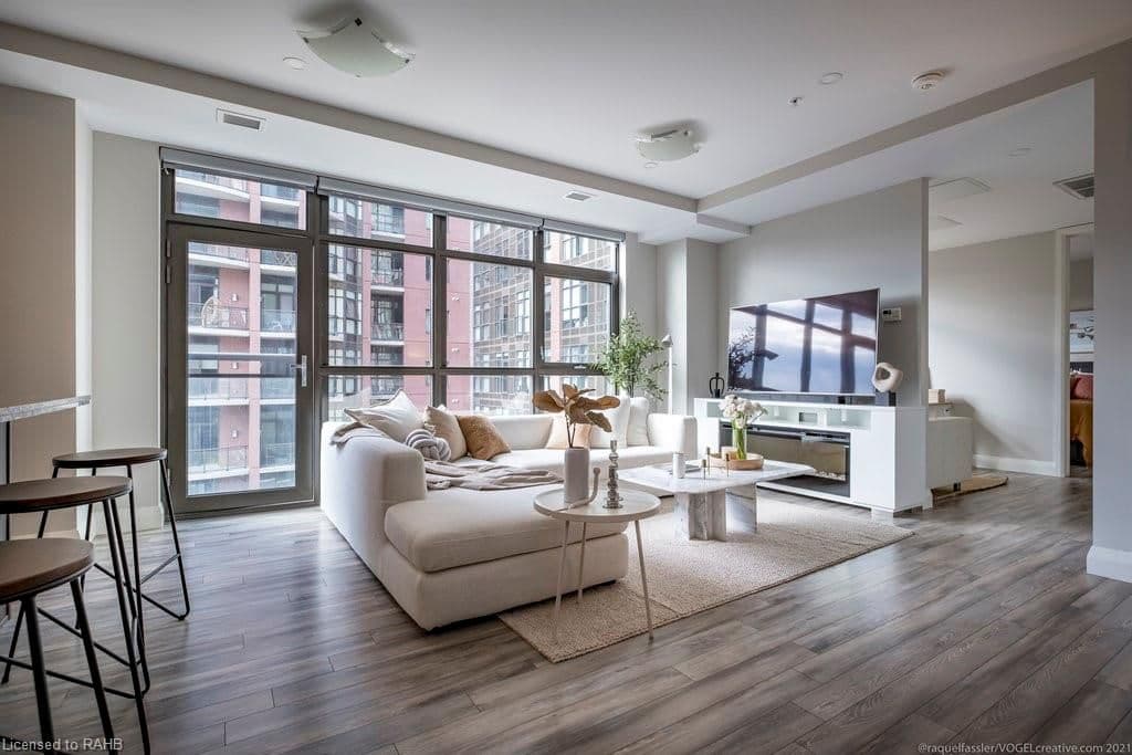 118 King Street E 716, Hamilton, ON L8N 1A8