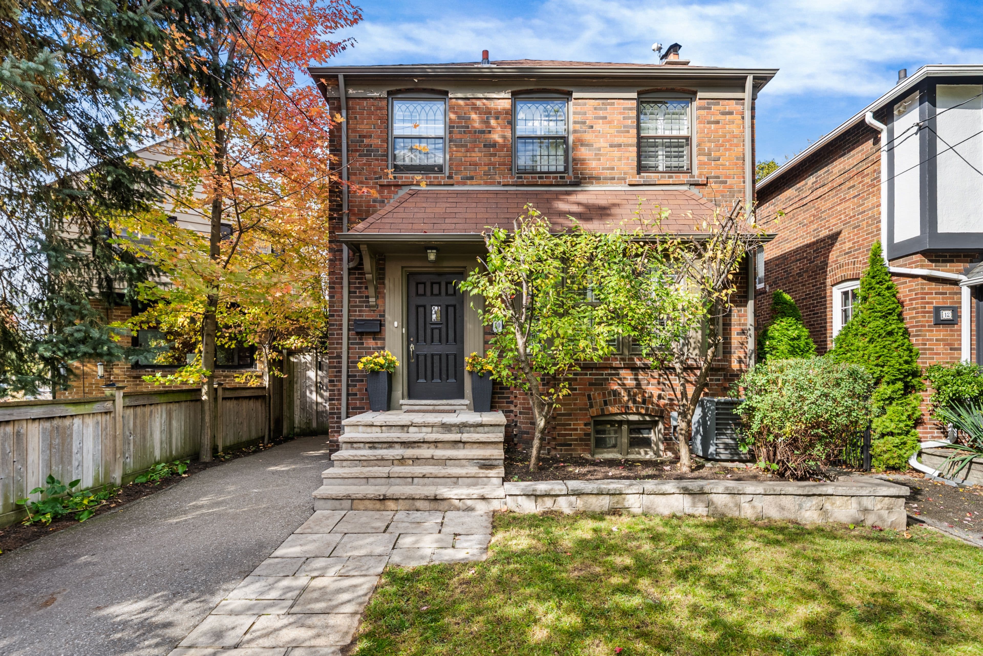 10 Heather Road, Toronto C11, ON M4G 3G3