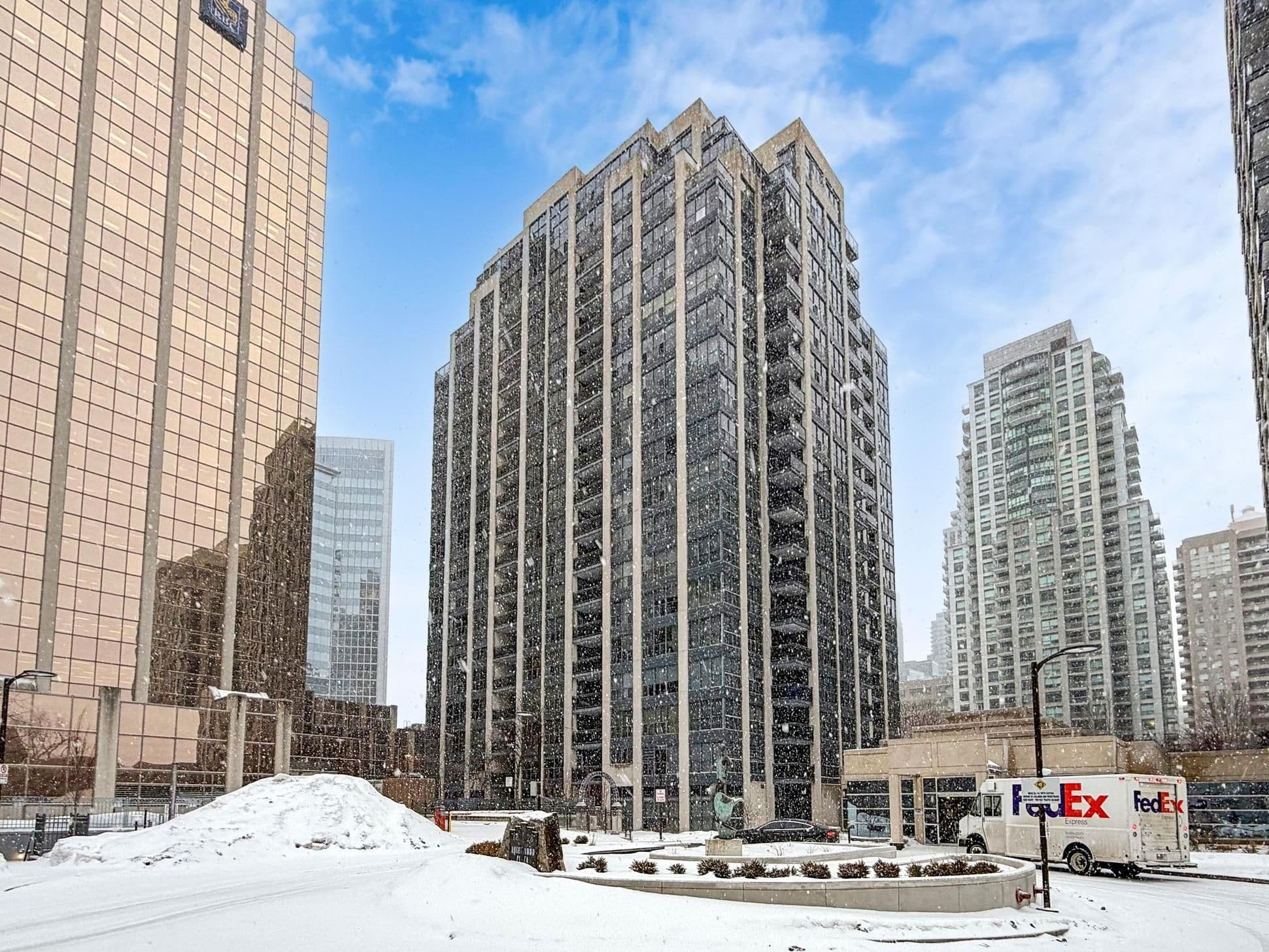 18 Hollywood Avenue 103, Toronto C14, ON M2N 6P5