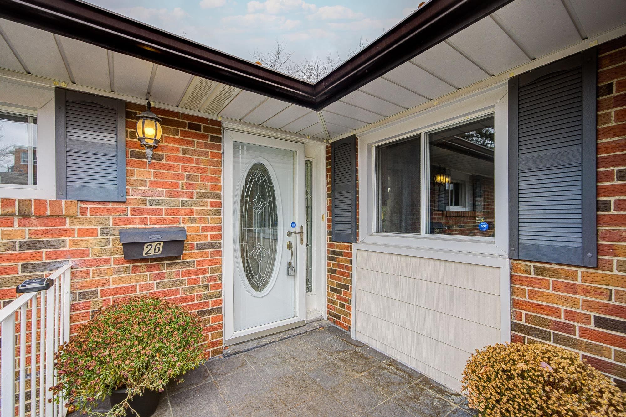 26 Elvaston Drive Main, Toronto C13, ON M4A 1M9