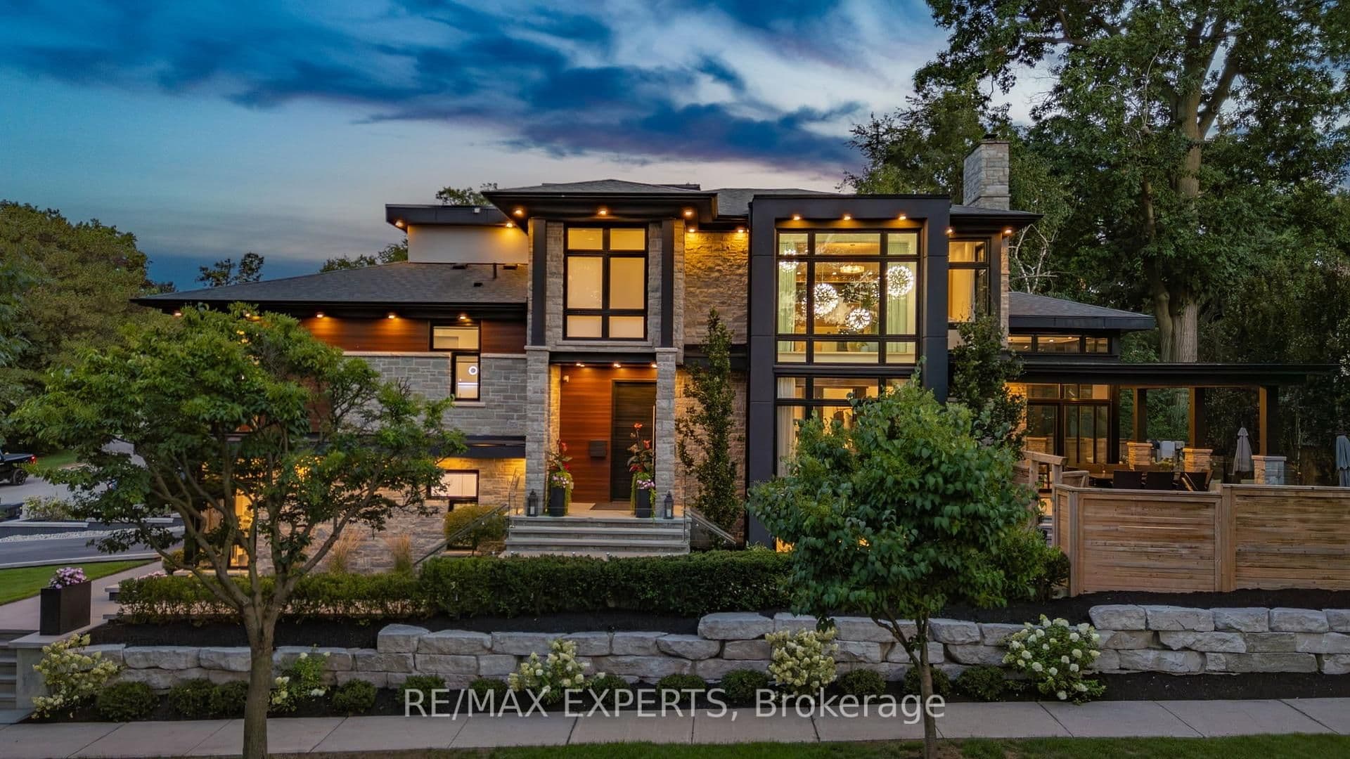 7 Woodvalley Drive, Toronto W08, ON M9A 4H2