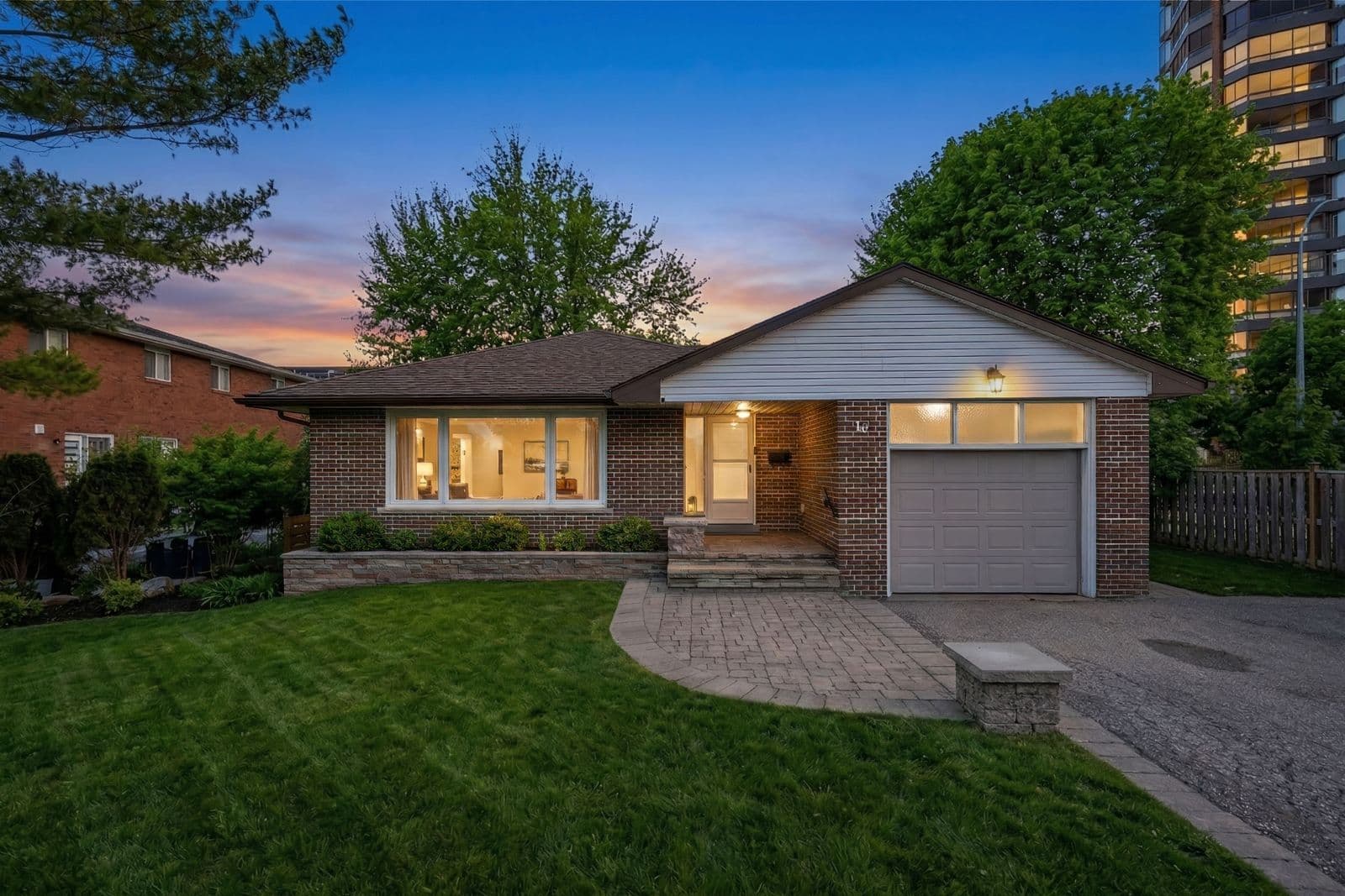 10 Duckworth Street, Barrie, ON L4M 3V8