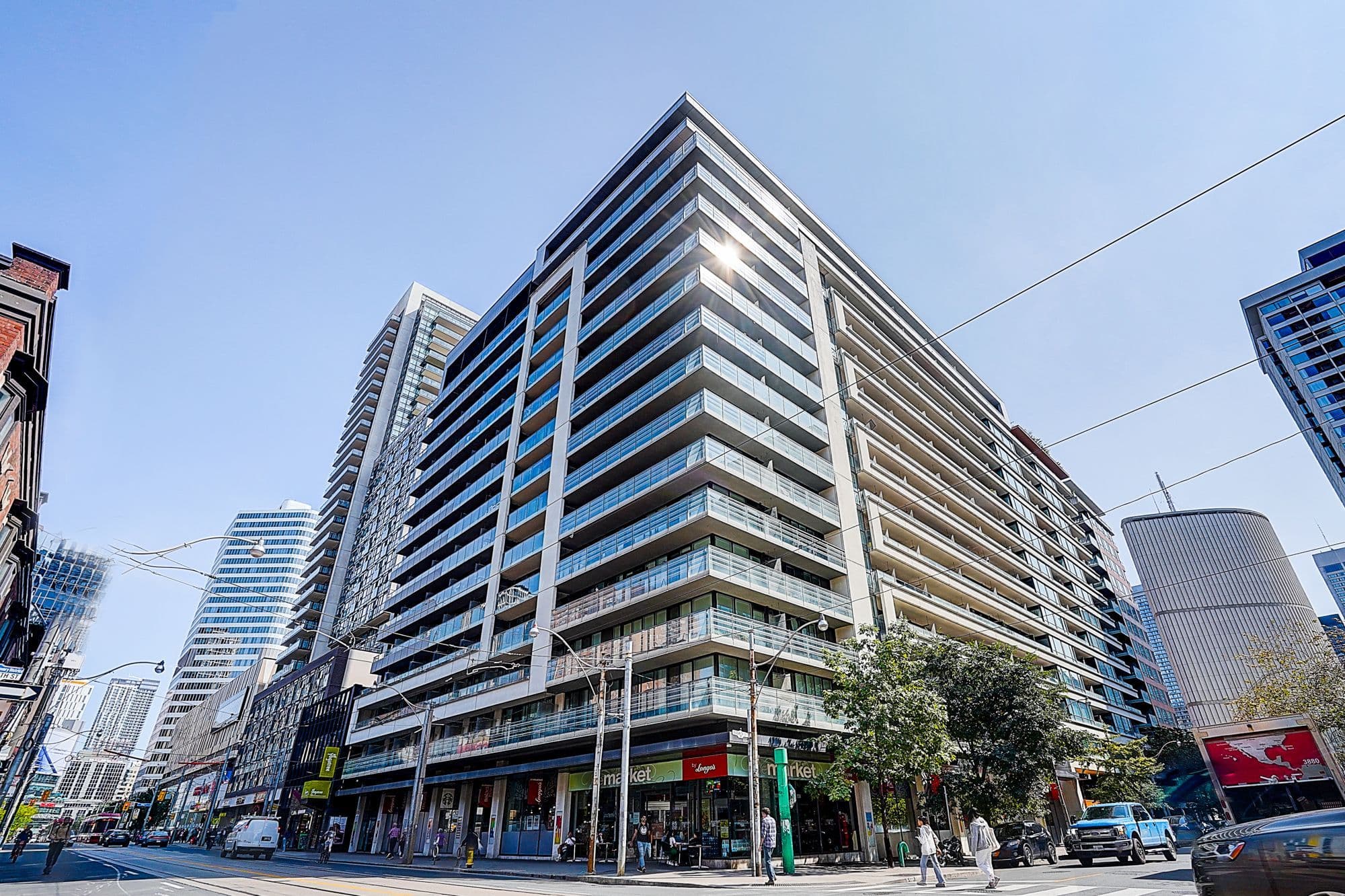 111 Elizabeth Street 1711, Toronto C01, ON M5G 1P7