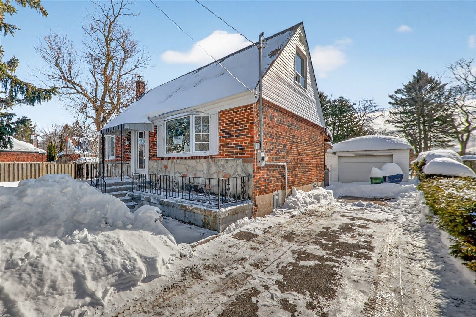 233 Oakridge Drive, Toronto E08, ON M1M 2B5