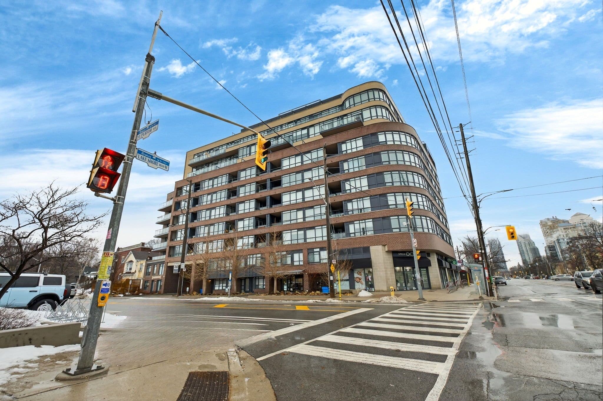 11 Superior Avenue Th3, Toronto W06, ON M8V 0A7